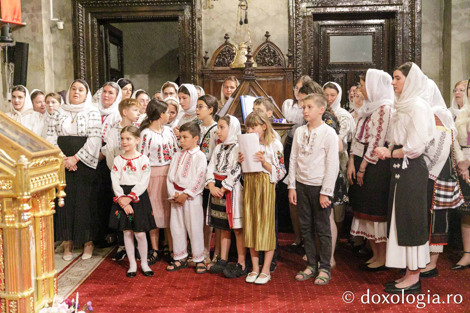 Întâlnirea internațională a preoteselor s-a încheiat cu Sfânta Liturghie oficiată de doi ierarhi ai Bisericii Ortodoxe Române