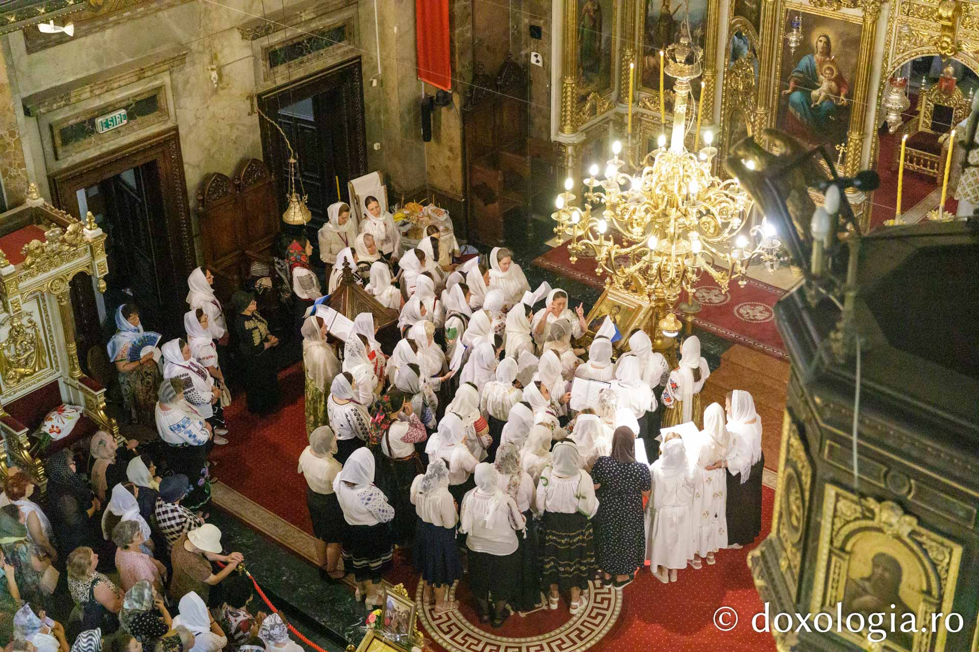 Întâlnirea internațională a preoteselor s-a încheiat cu Sfânta Liturghie oficiată de doi ierarhi ai Bisericii Ortodoxe Române
