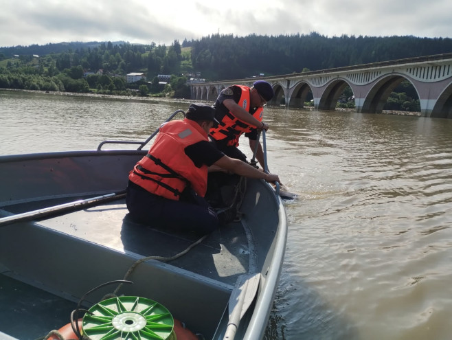 Sprijin din partea Arhiepiscopiei Iaşilor  pentru familiile afectate de inundaţii / Foto: ISU Neamț Sprijin din partea Arhiepiscopiei Iaşilor  pentru familiile afectate de inundaţii
