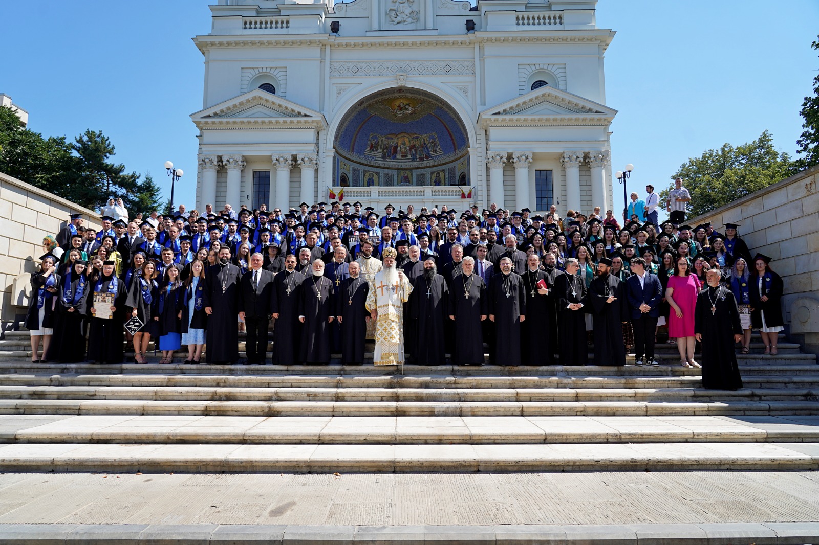 Foto: Flavius Popa Absolvenții Promoției 2025 au depus Jurământul de credință: „Prin această mărturisire, însoțită de trăirea în inimă, vă veți mântui”