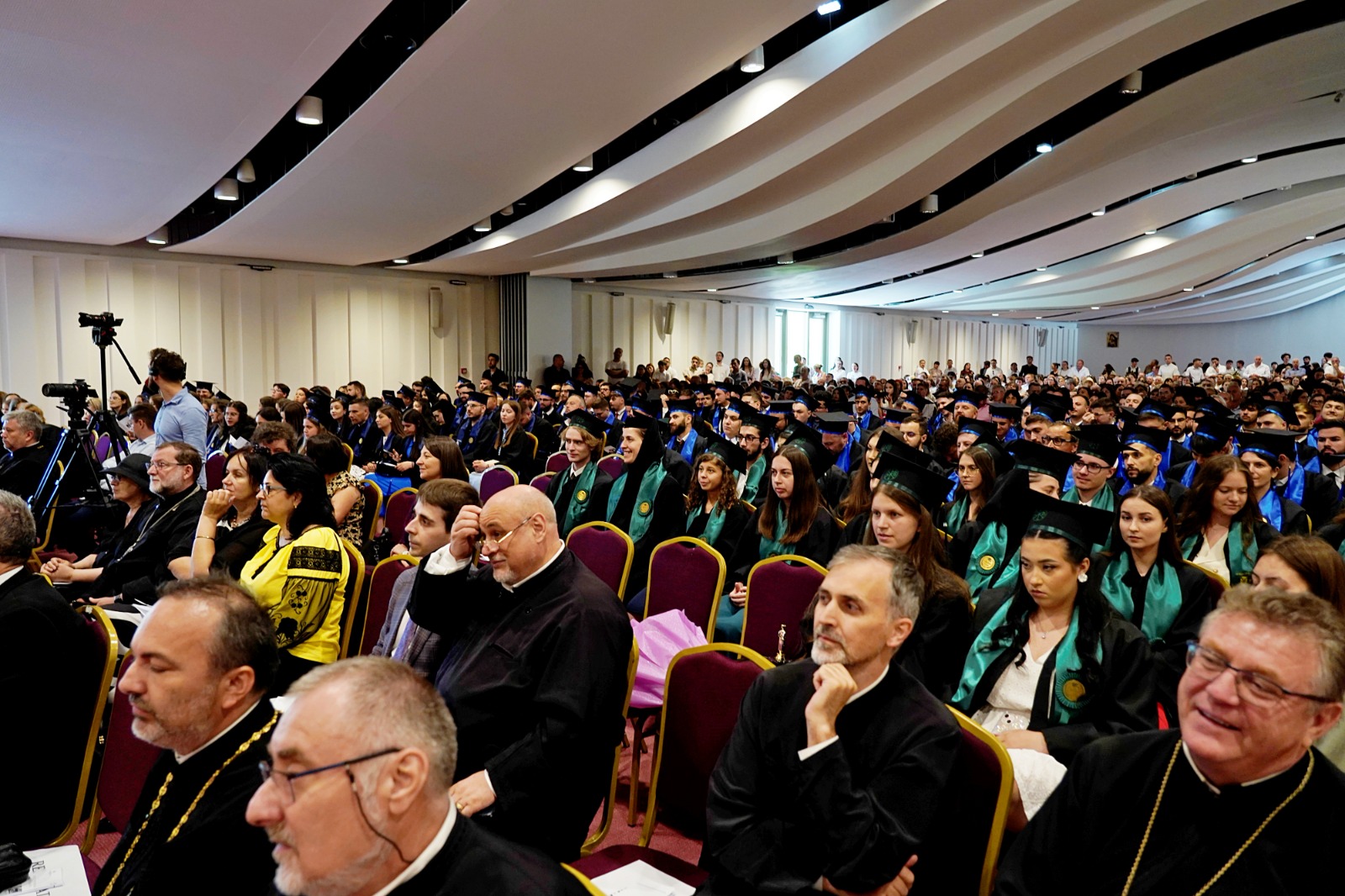 Absolvenții Promoției 2025 au depus Jurământul de credință: „Prin această mărturisire, însoțită de trăirea în inimă, vă veți mântui”