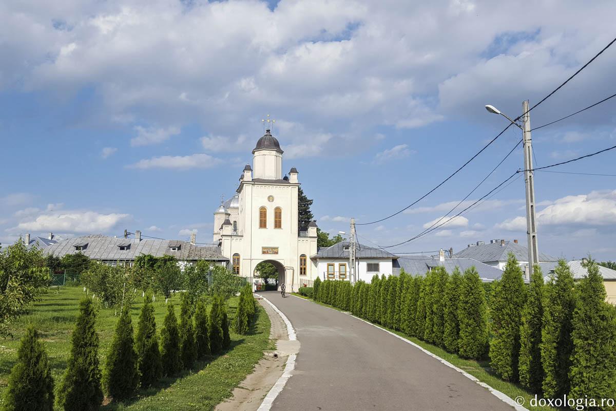 Mănăstirea Pasărea