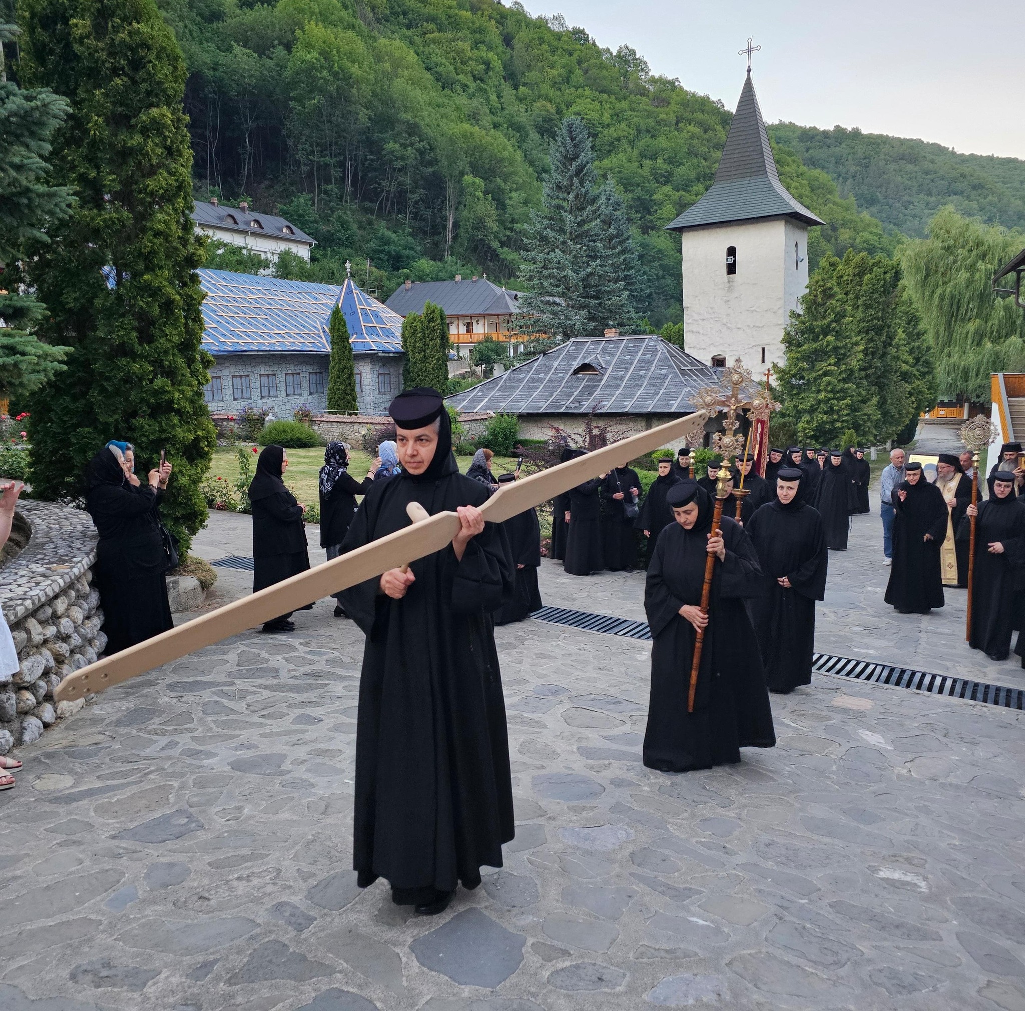 Moaștele Sfântului Dometie cel Milostiv, așezate spre închinare la Mănăstirea Râmeț