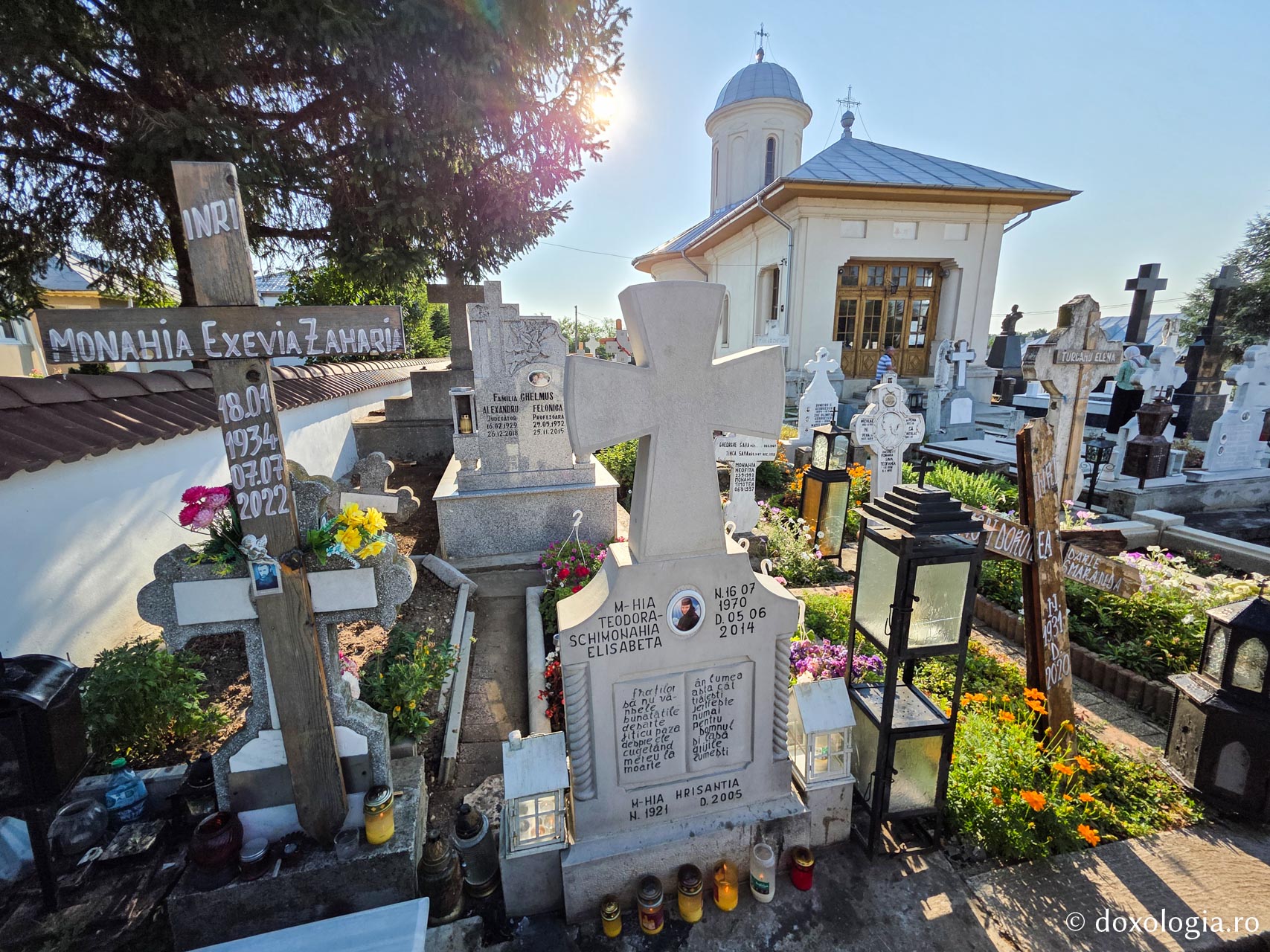 Mormântul Schimonahiei Elisabeta Lazăr, pustnica Giumalăului