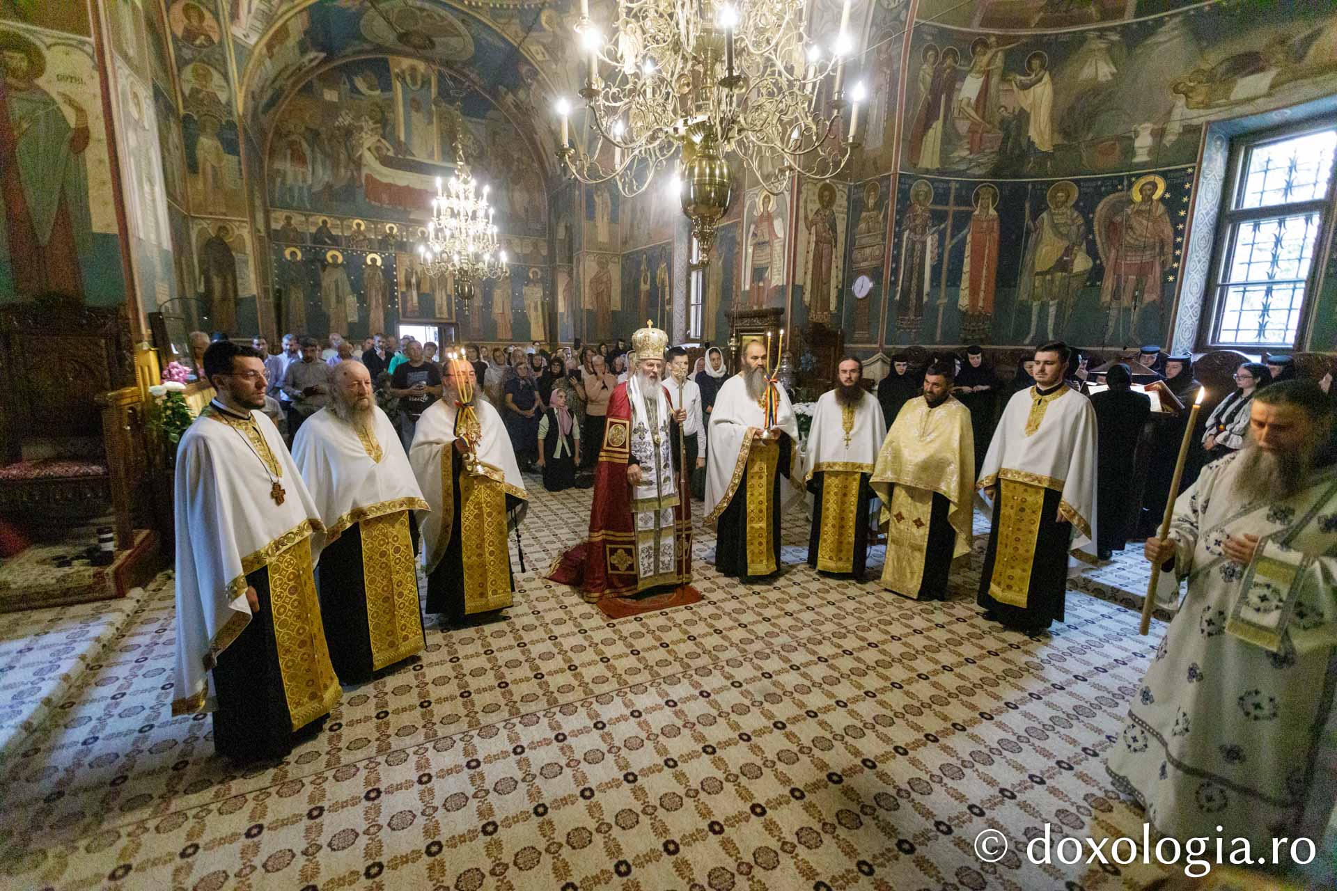 Priveghere la Mănăstirea Râmeț în cinstea Sfântului Cuvios Dometie / Foto: pr. Silviu Cluci Priveghere la Mănăstirea Râmeț în cinstea Sfântului Cuvios Dometie