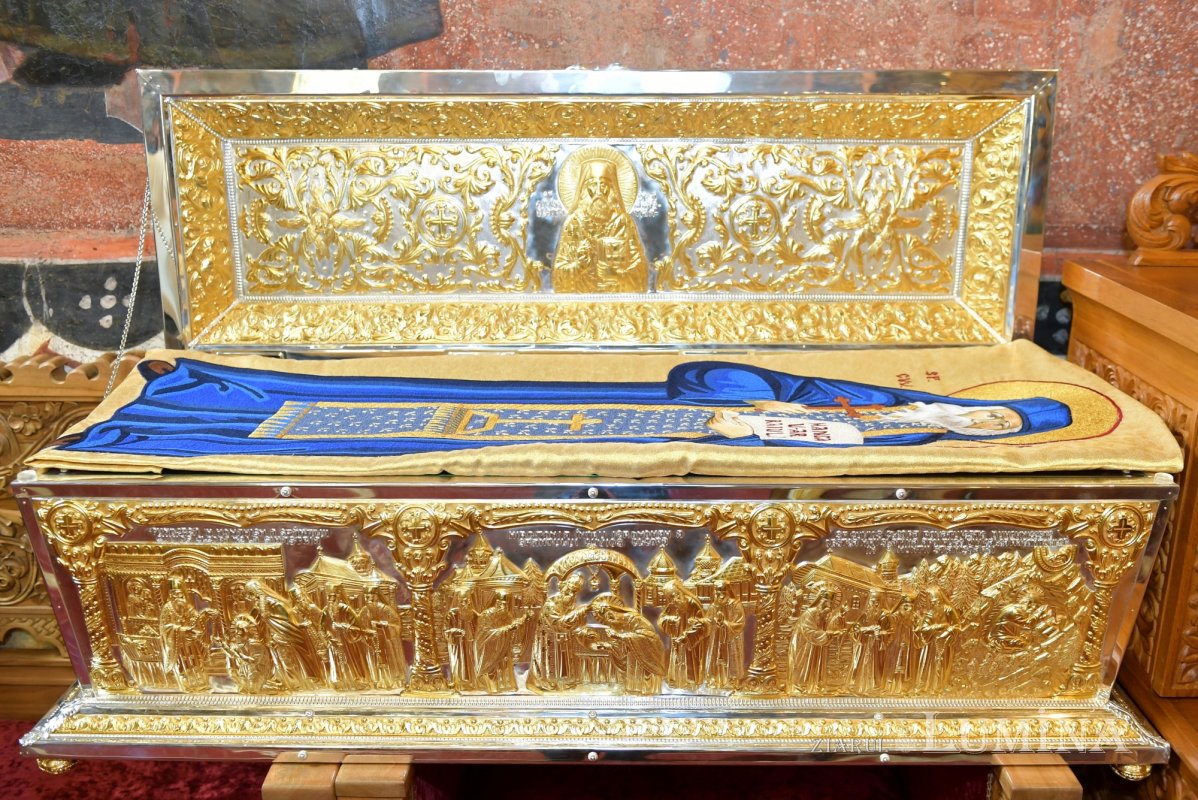 Raclele Sfinților Paisie și Cleopa, sfințite în Paraclisul Reședinței Patriarhale