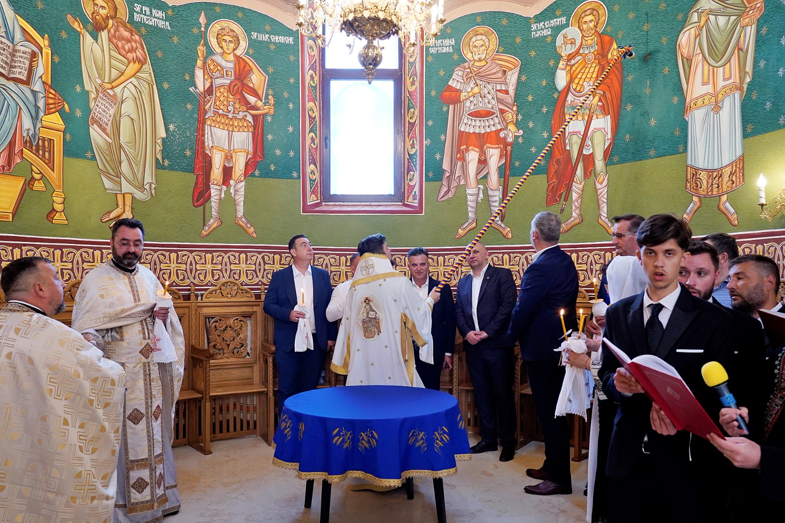 O nouă filă de istorie pentru orașul nemțean Roznov: Un nou lăcaș de rugăciune, târnosit de trei ierarhi ai Bisericii noastre