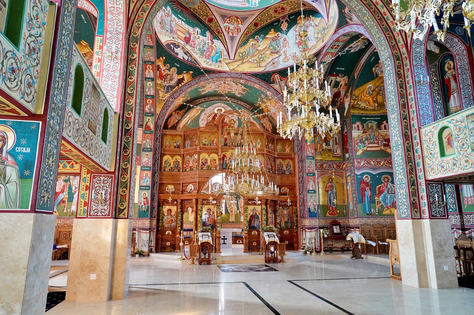 O nouă filă de istorie pentru orașul nemțean Roznov: Un nou lăcaș de rugăciune, târnosit de trei ierarhi ai Bisericii noastre