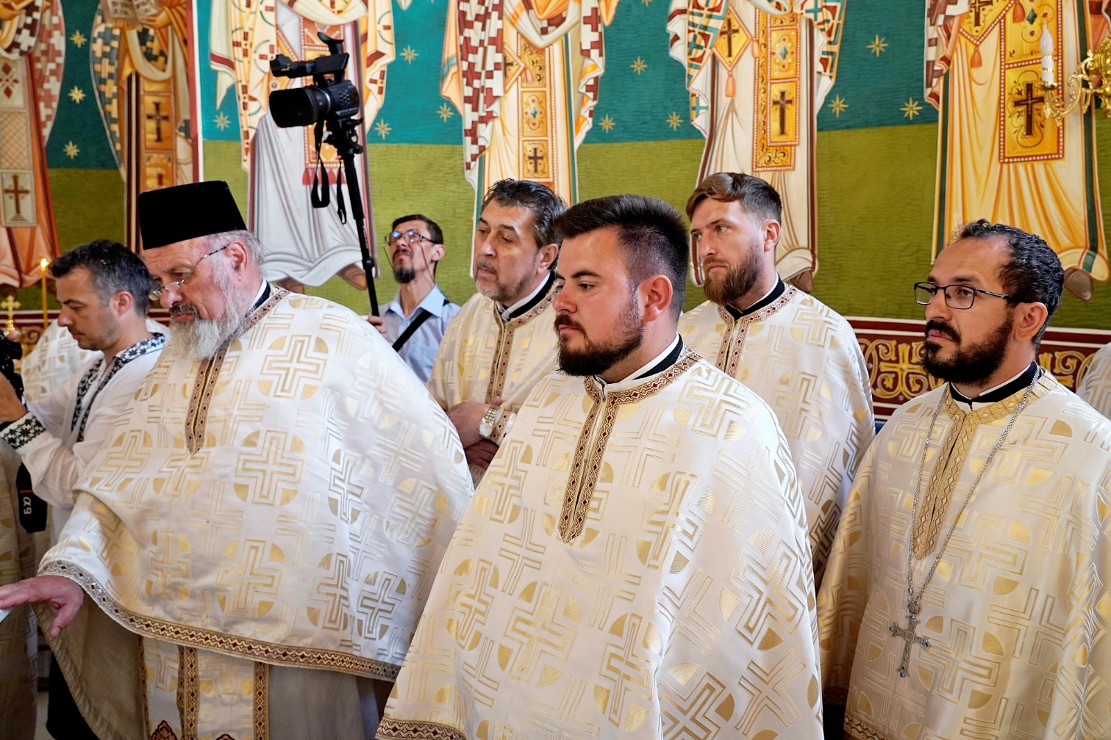 O nouă filă de istorie pentru orașul nemțean Roznov: Un nou lăcaș de rugăciune, târnosit de trei ierarhi ai Bisericii noastre