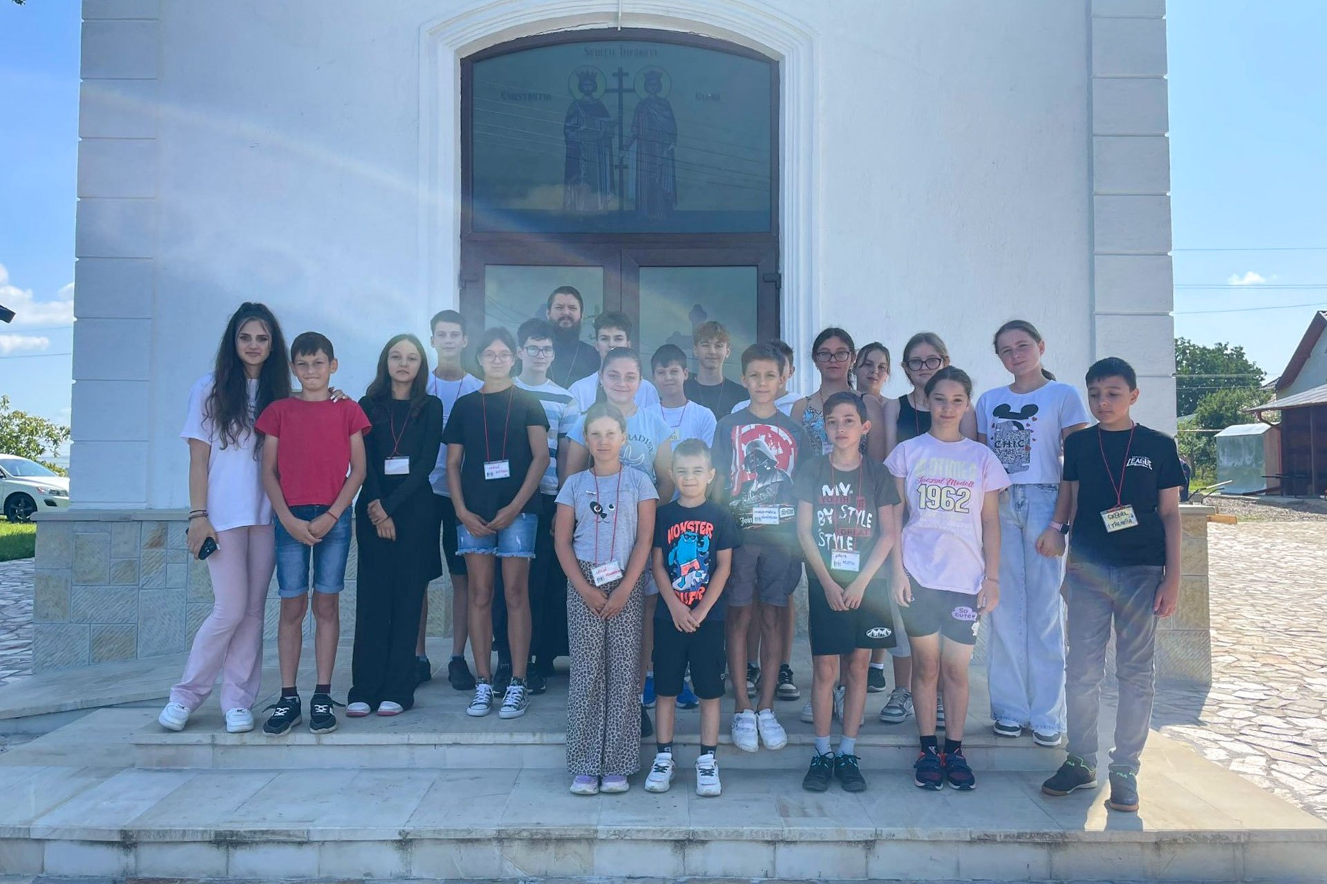 „Micii creștini, călători cu Hristos pe drumul cunoașterii” -  Școala de vară de la Parohia „Sfinții Împărați” Broscăuți