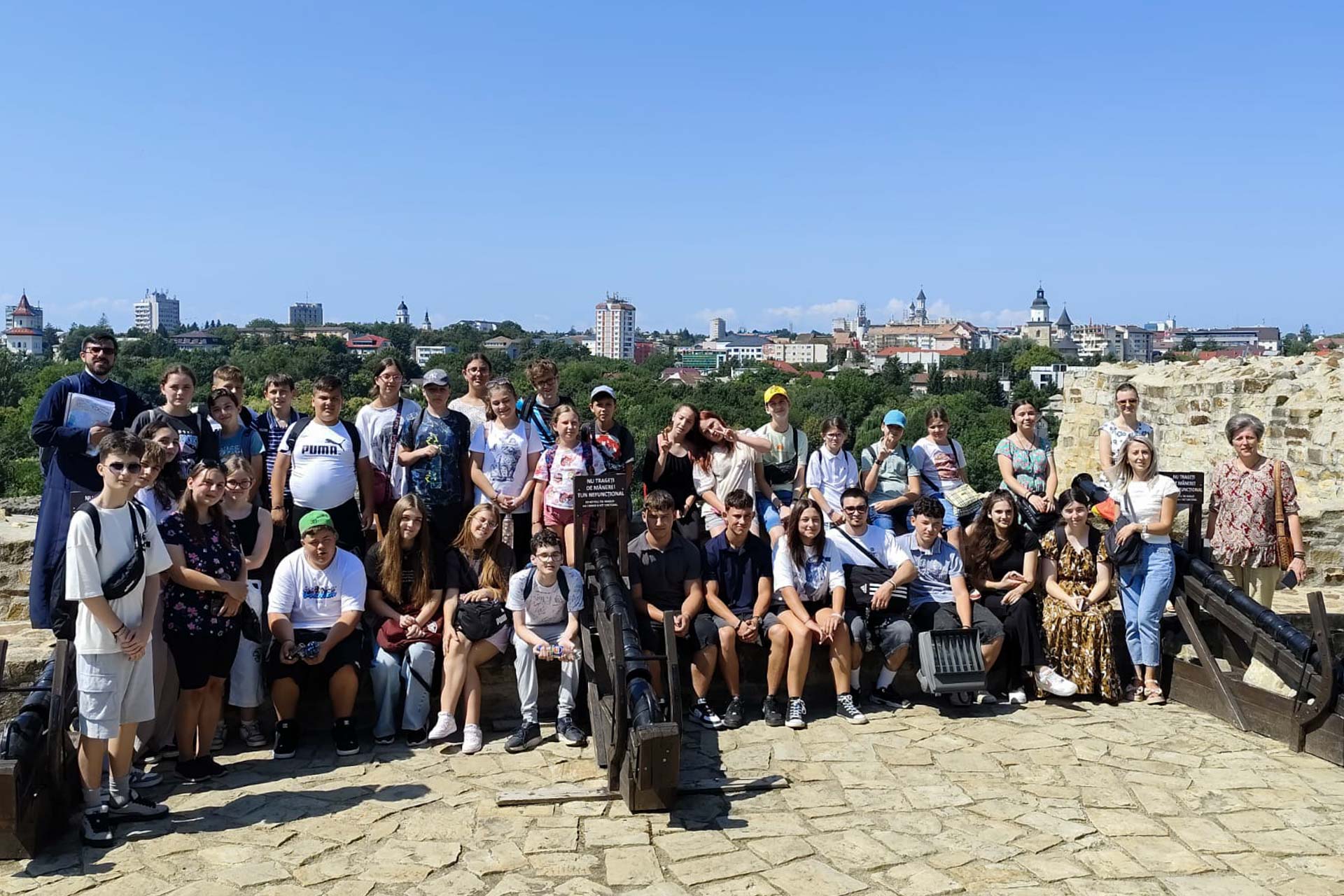 „Micii creștini, călători cu Hristos pe drumul cunoașterii” -  Școala de vară de la Parohia „Sfinții Împărați” Broscăuți