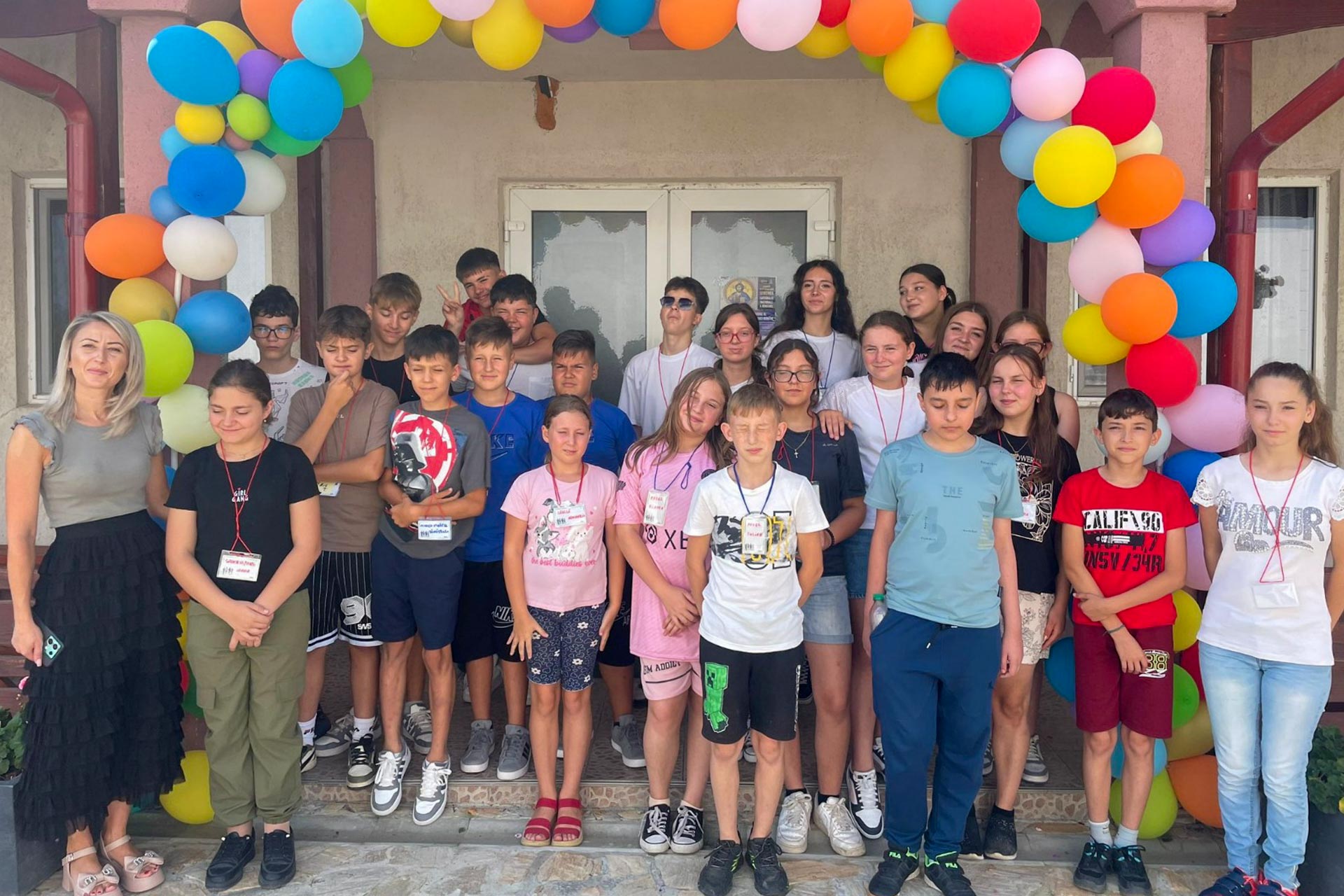 „Micii creștini, călători cu Hristos pe drumul cunoașterii” -  Școala de vară de la Parohia „Sfinții Împărați” Broscăuți