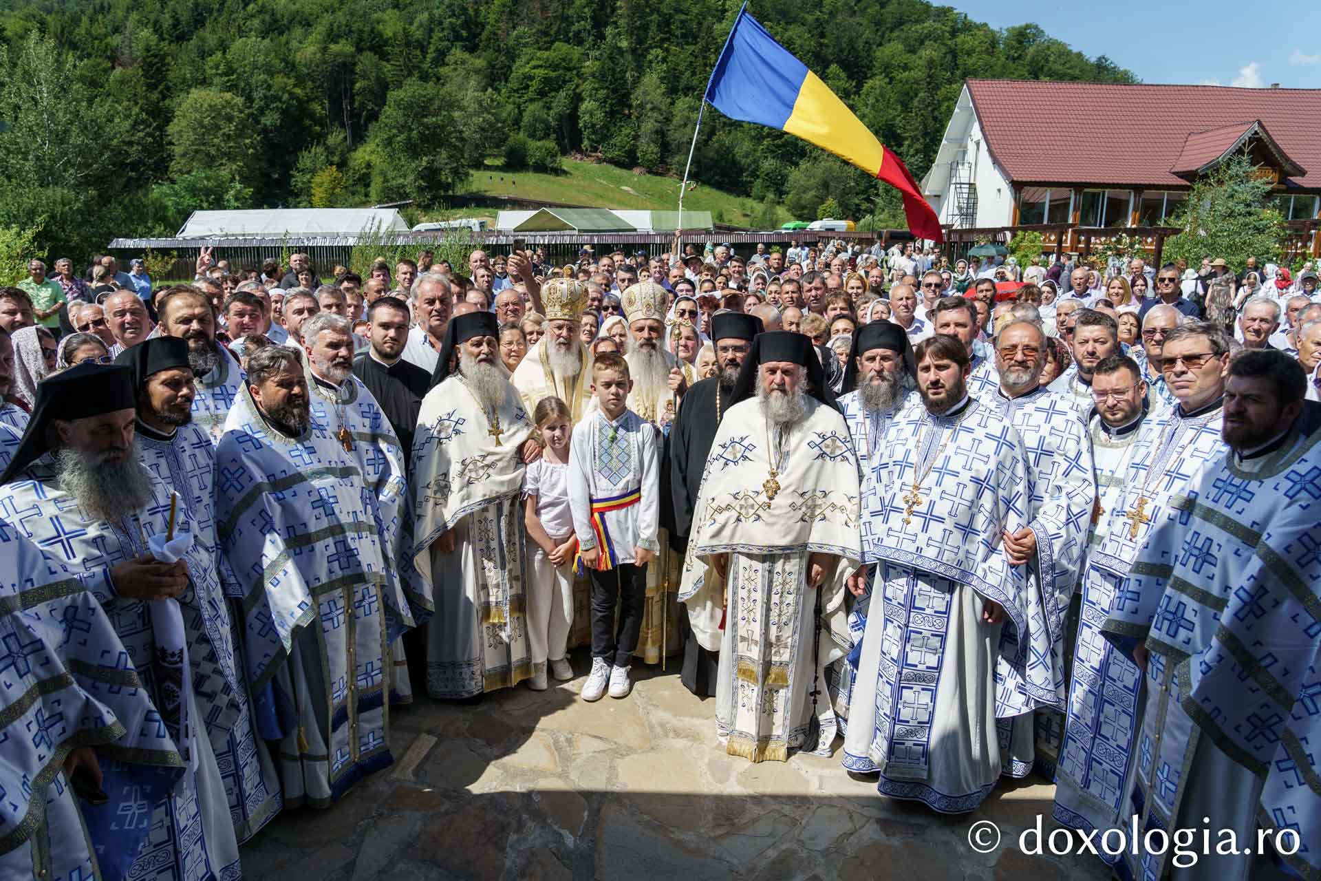 Noul paraclis al Schitului Pocrov, sfințit de doi ierarhi / Foto: Mihail Vrăjitoru Noul paraclis al Schitului Pocrov, sfințit de doi ierarhi