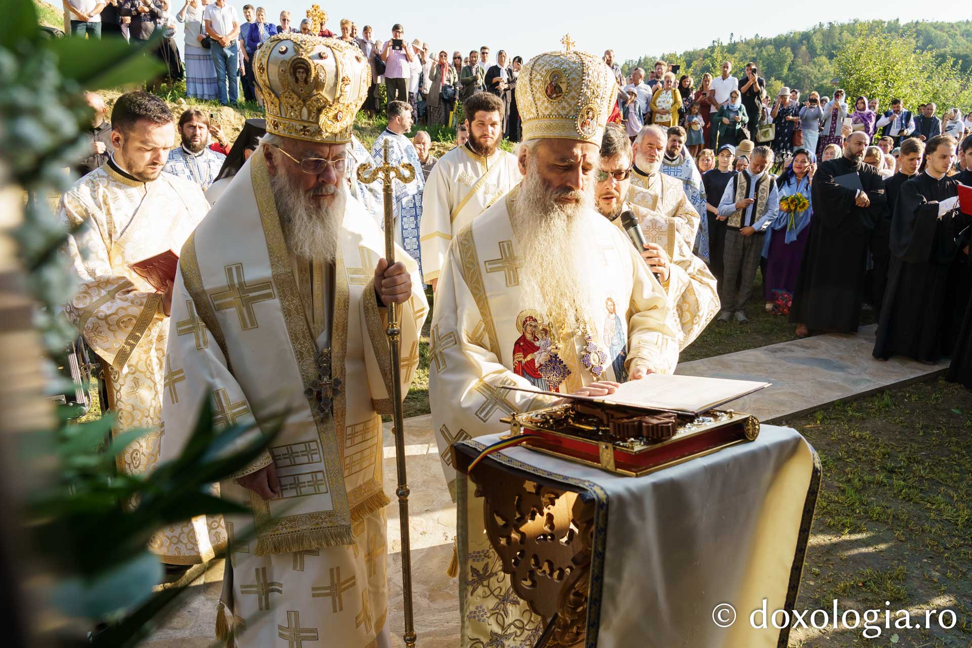 Un nou locaș de rugăciune la Schitul Pocrov, sfințit de doi ierarhi Un nou locaș de rugăciune la Schitul Pocrov, sfințit de doi ierarhi