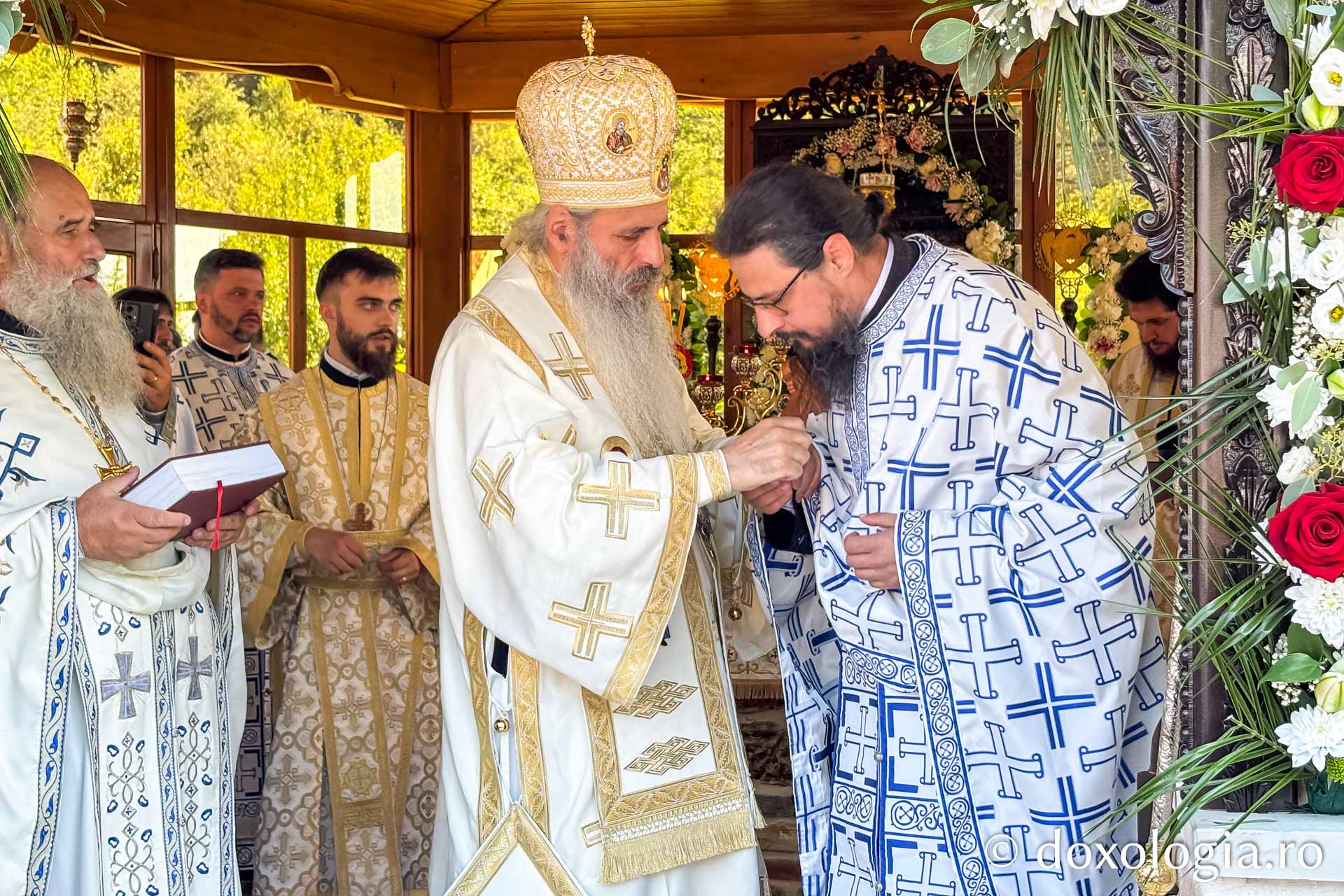 Noul paraclis al Schitului Pocrov, sfințit de doi ierarhi