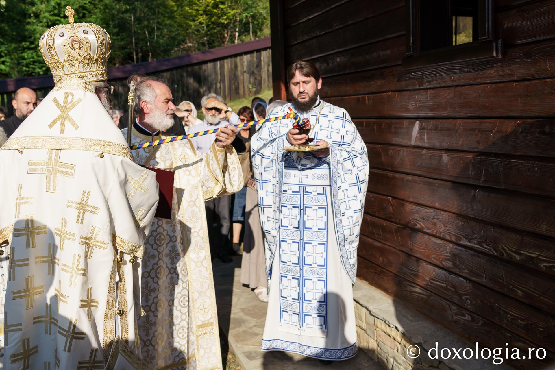Noul paraclis al Schitului Pocrov, sfințit de doi ierarhi