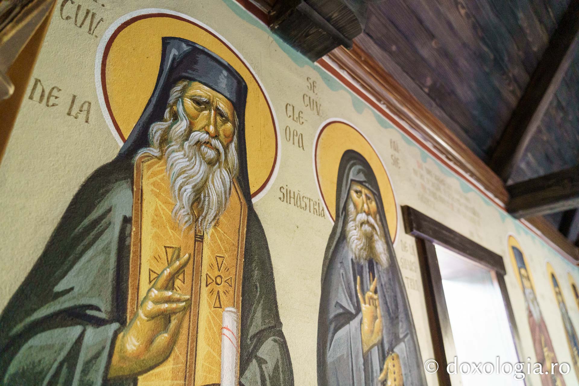 Noul paraclis al Schitului Pocrov, sfințit de doi ierarhi