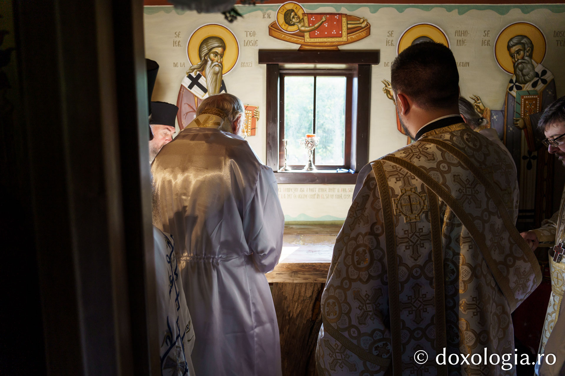 Noul paraclis al Schitului Pocrov, sfințit de doi ierarhi