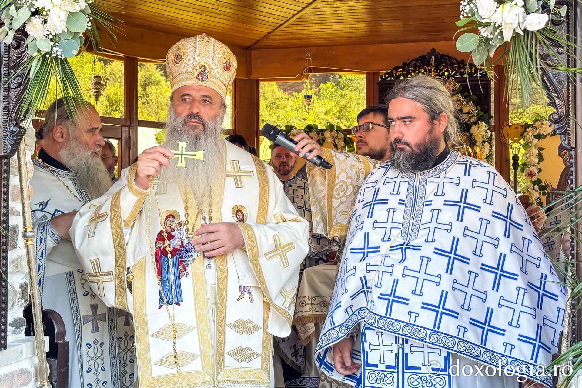 Noul paraclis al Schitului Pocrov, sfințit de doi ierarhi