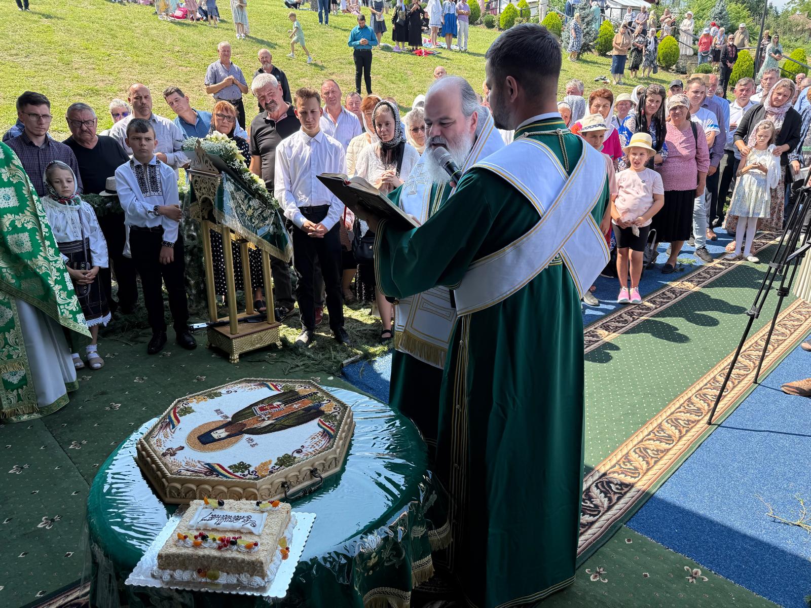 Episcopul Hușilor, acasă la Sfântul Ioan Iacob: „A fi fericit înseamnă a-l avea pe Dumnezeu”