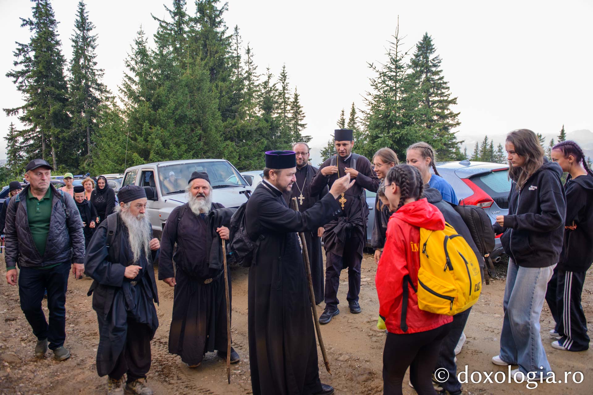 Sute de pelerini au urcat pe Ceahlău de Schimbarea la Față