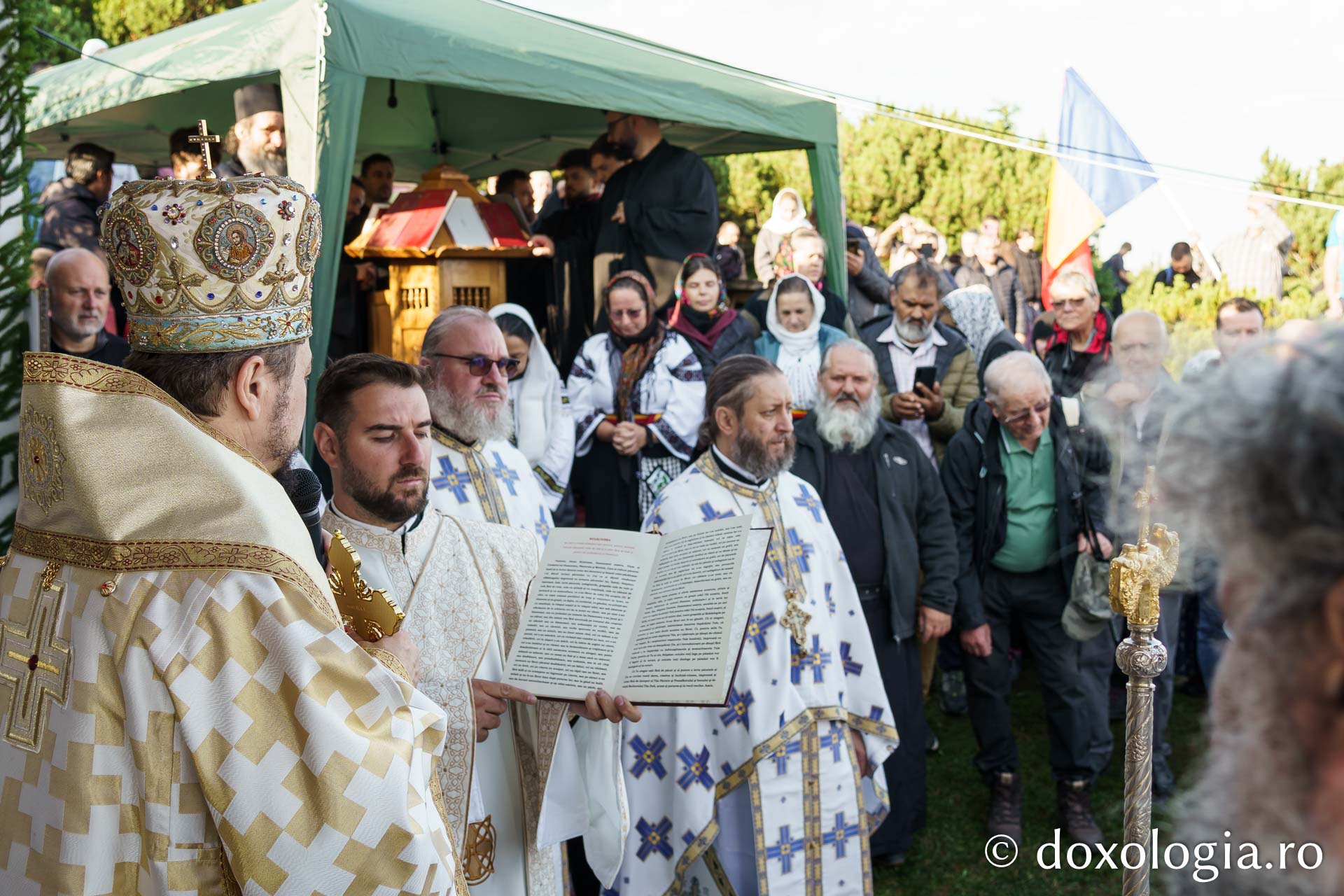 Sute de pelerini au urcat pe Ceahlău de Schimbarea la Față