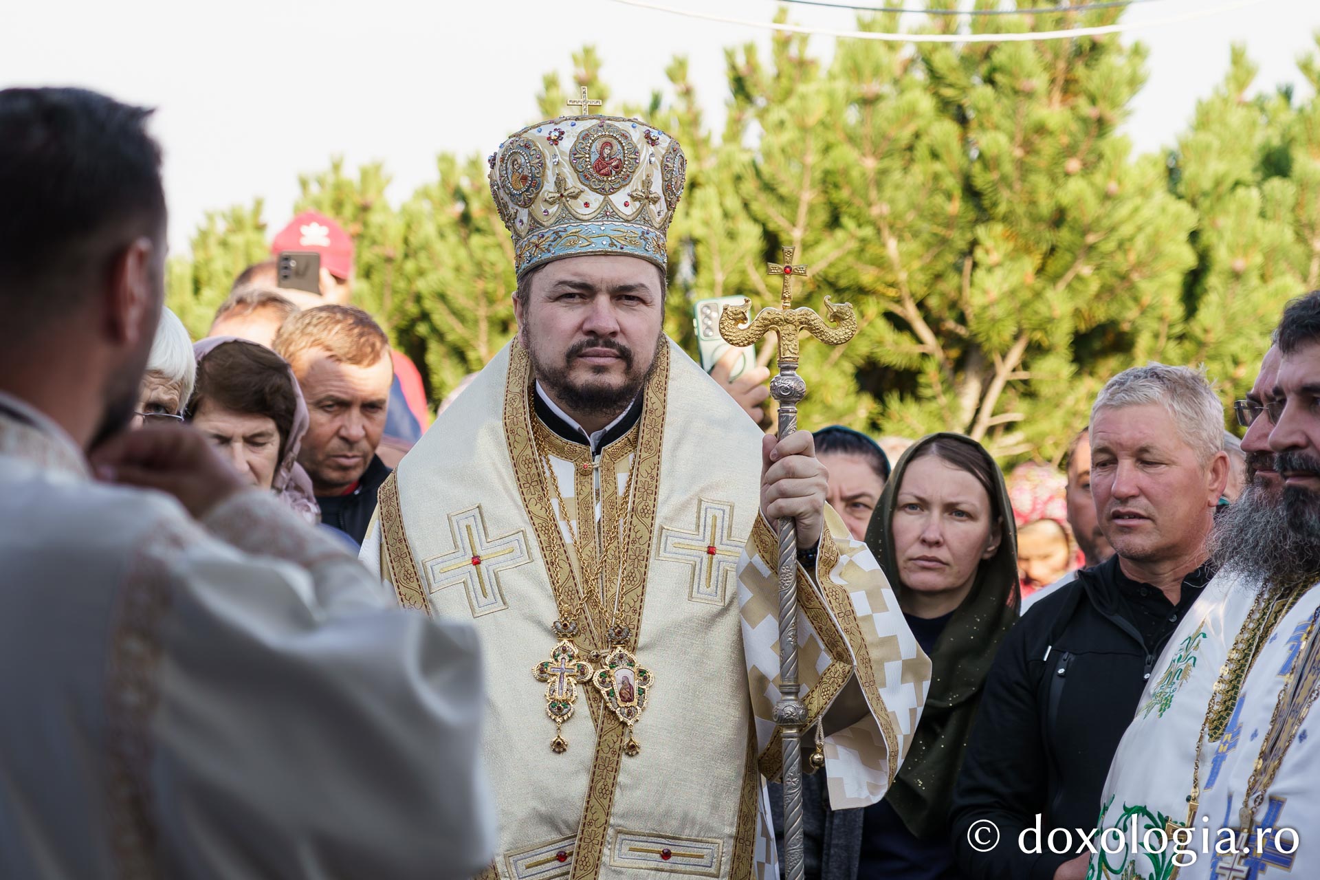 Sute de pelerini au urcat pe Ceahlău de Schimbarea la Față