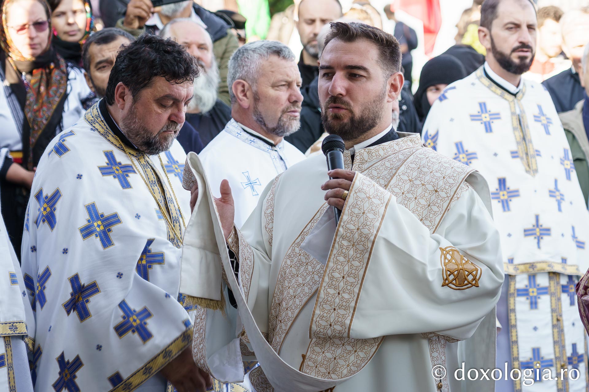 Sute de pelerini au urcat pe Ceahlău de Schimbarea la Față