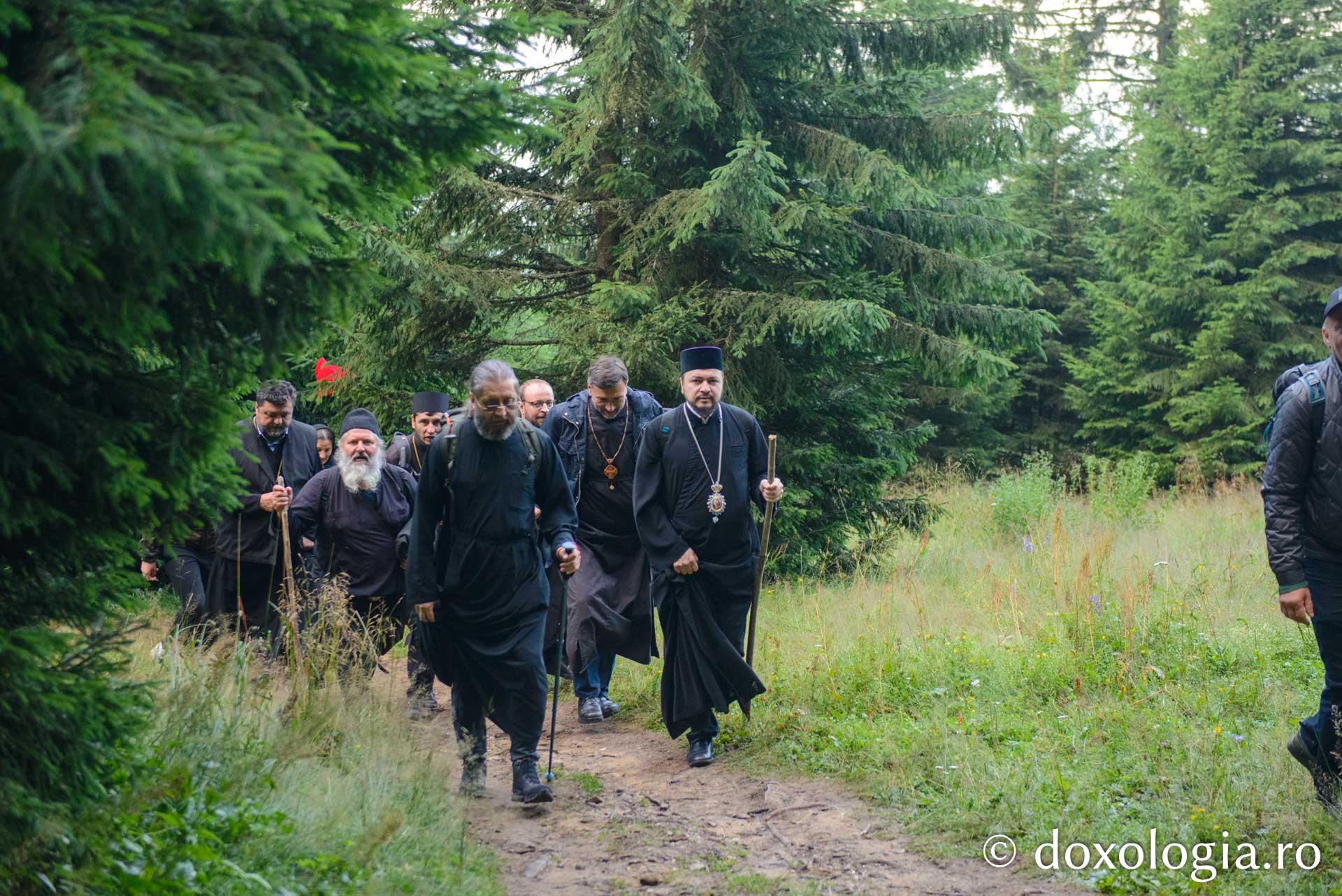 Sute de pelerini au urcat pe Ceahlău de Schimbarea la Față