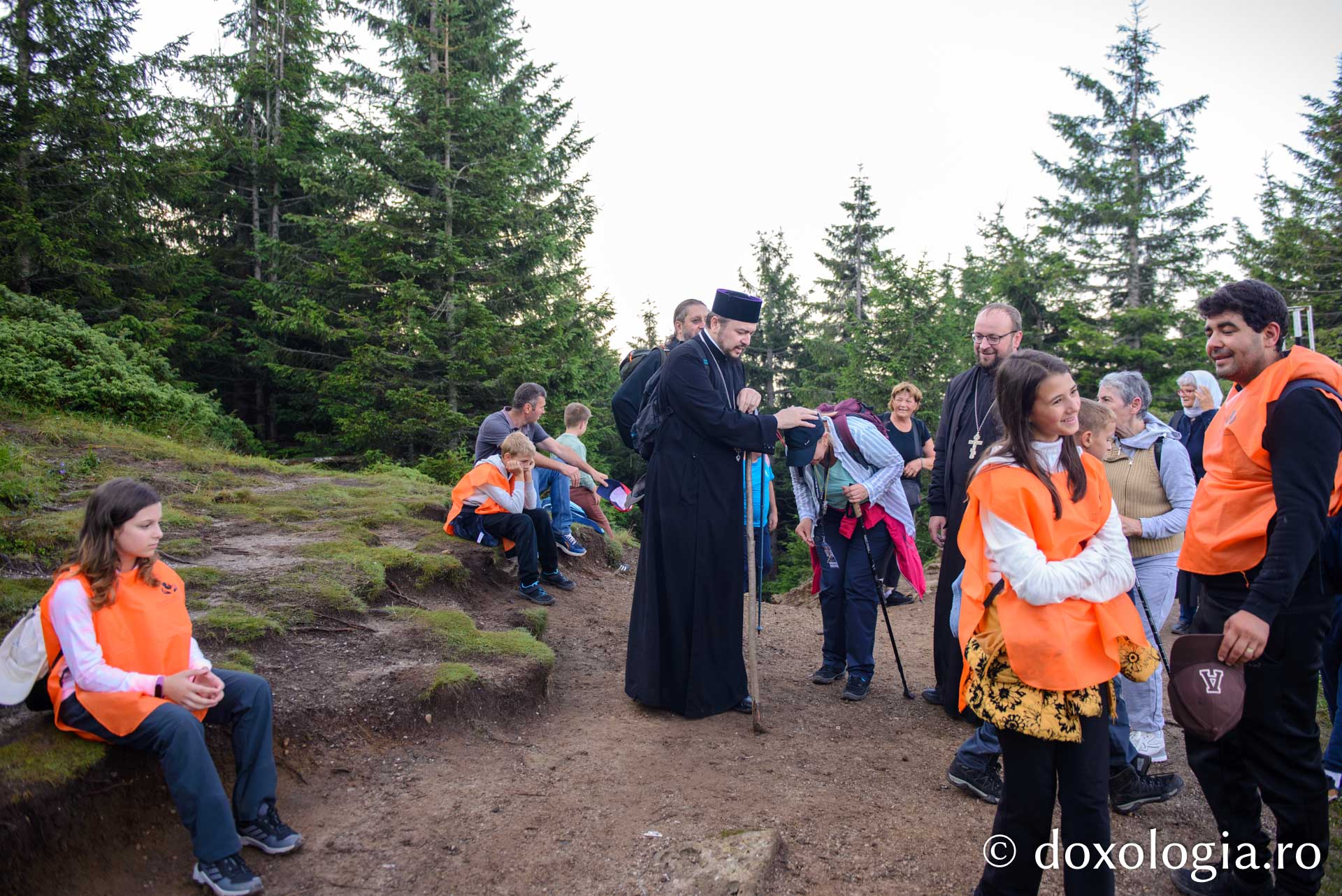 Sute de pelerini au urcat pe Ceahlău de Schimbarea la Față