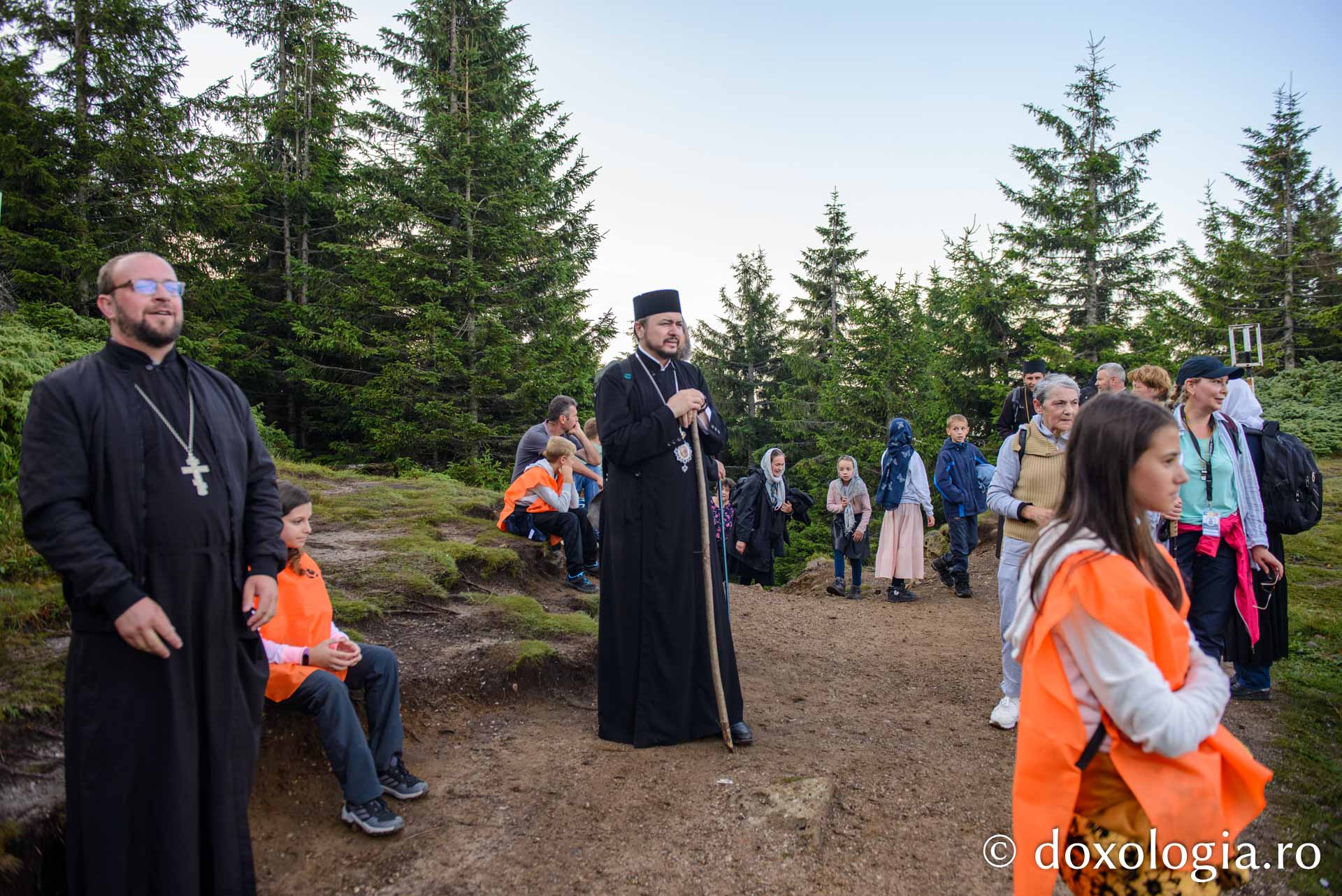 Sute de pelerini au urcat pe Ceahlău de Schimbarea la Față