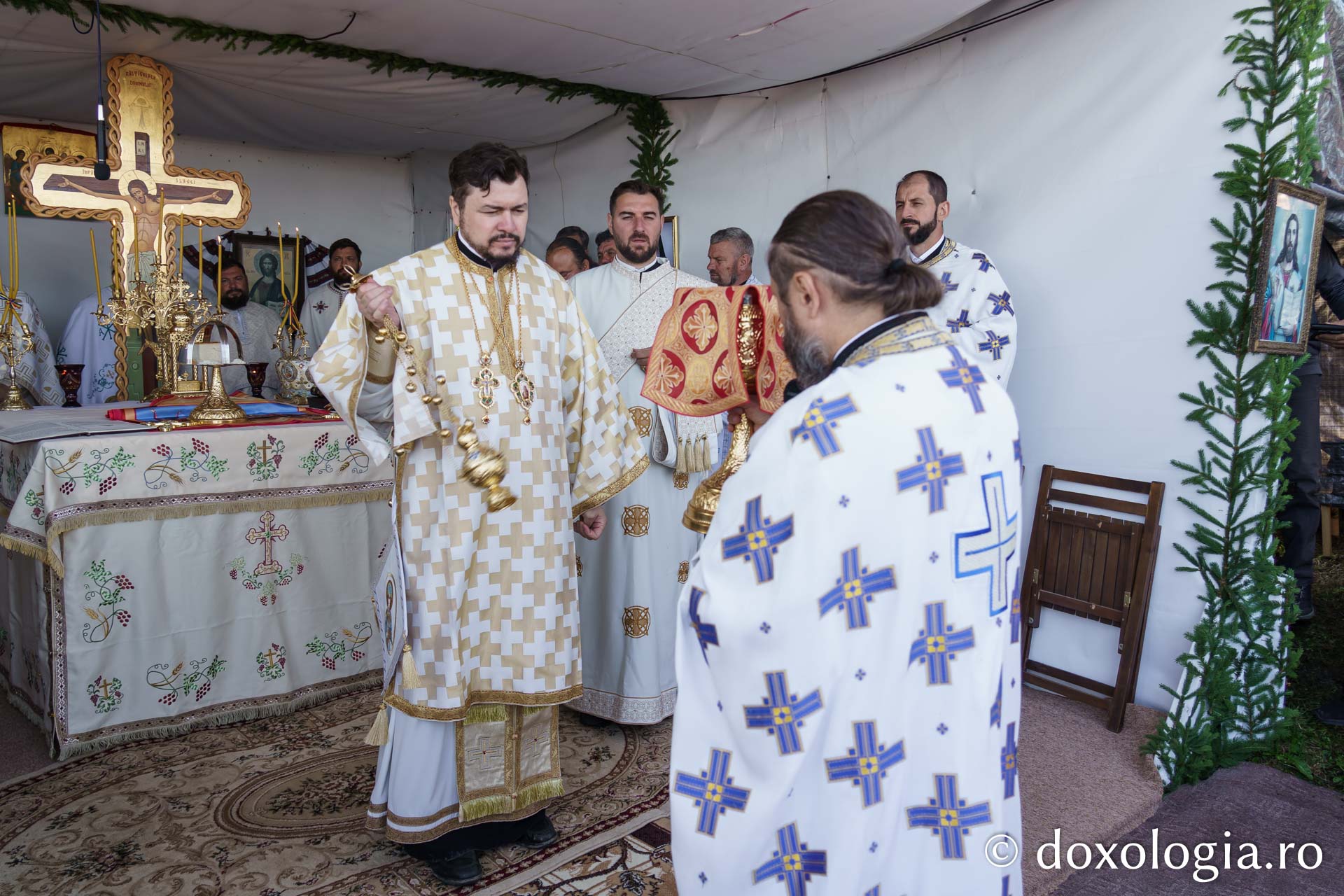 Sute de pelerini au urcat pe Ceahlău de Schimbarea la Față