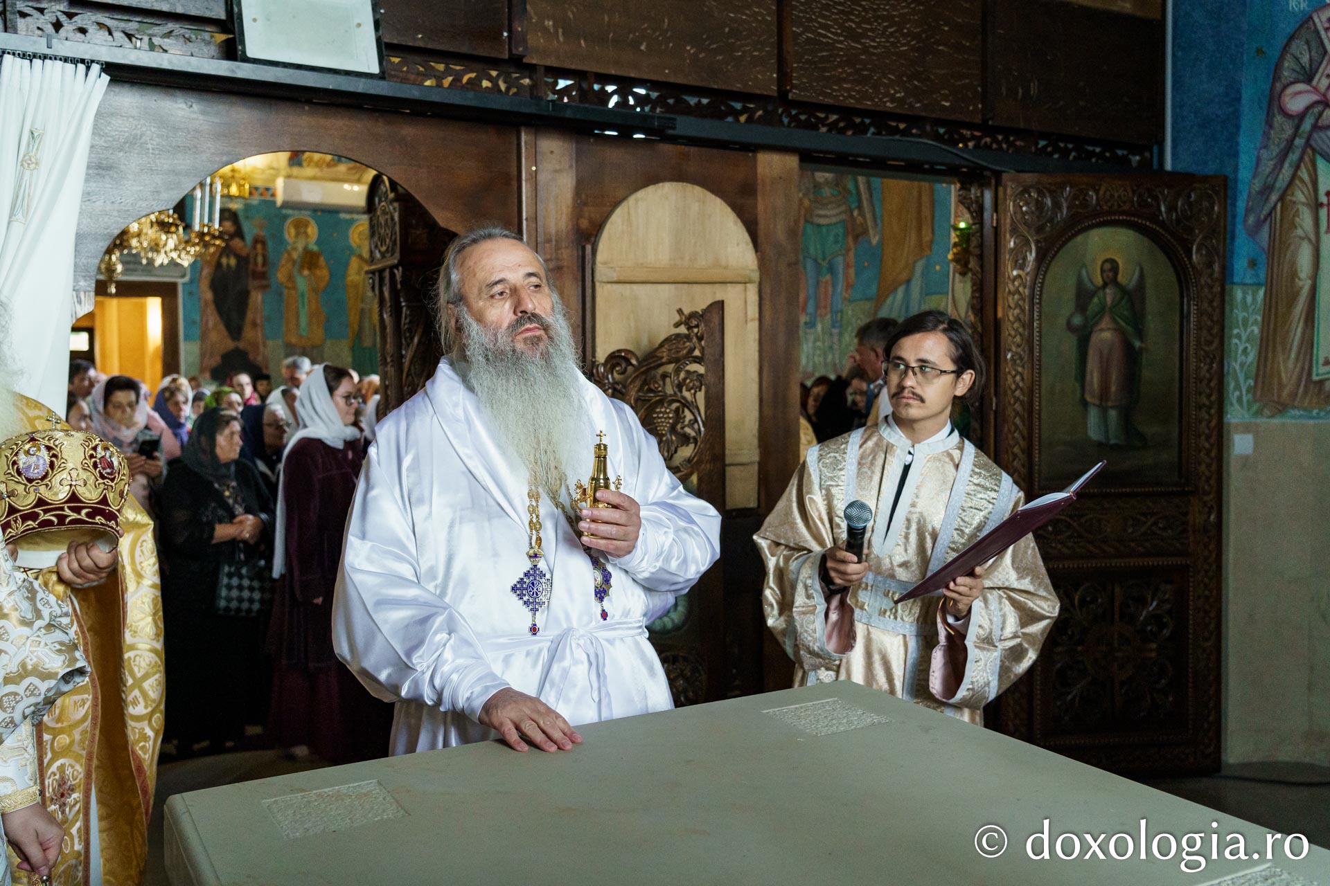 Biserica Parohiei Oneaga, ctitorie a schimonahiei Safta Brâncoveanu din 1856, a fost resfințită astăzi