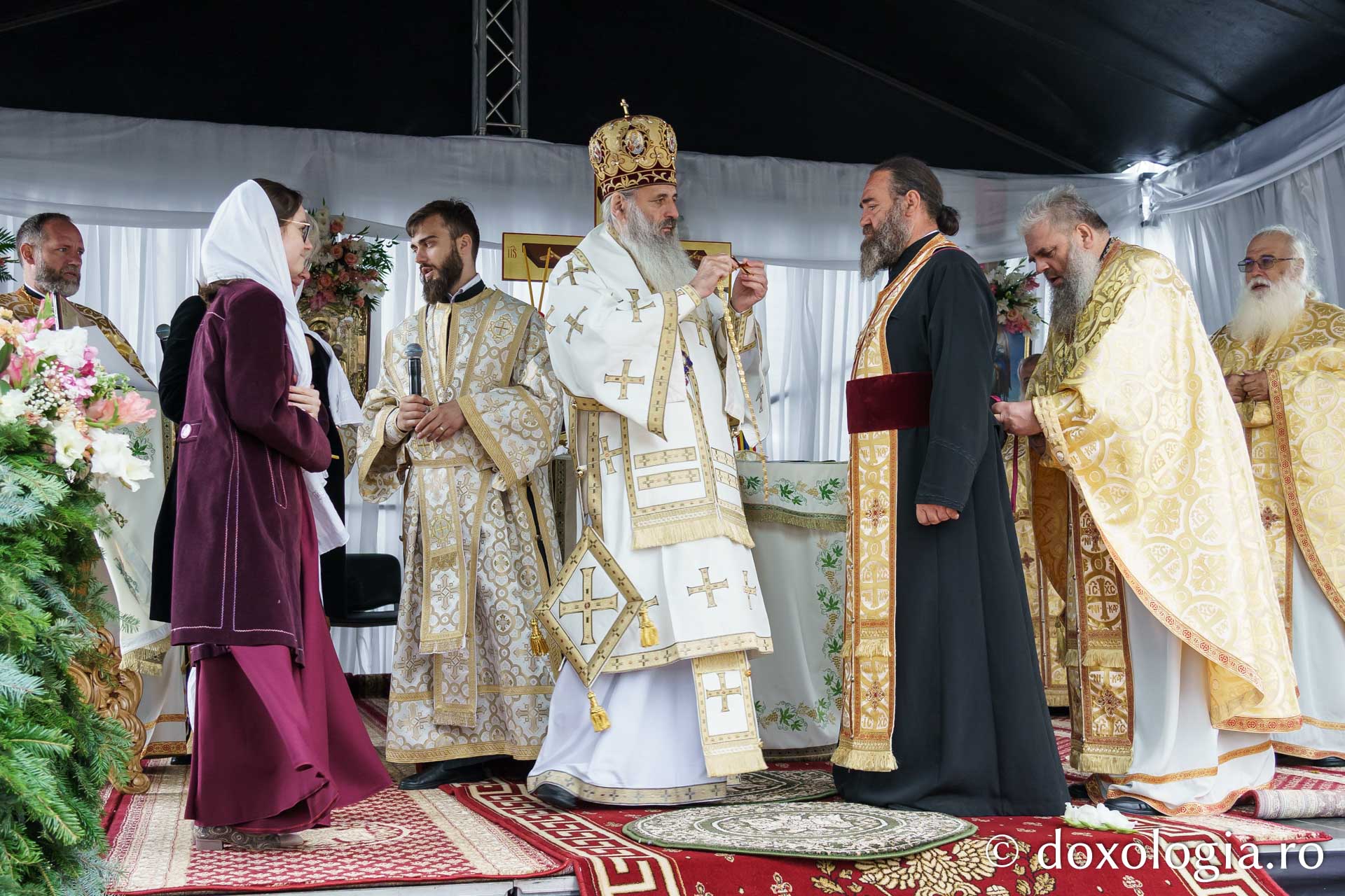 Biserica Parohiei Oneaga, ctitorie a schimonahiei Safta Brâncoveanu din 1856, a fost resfințită astăzi