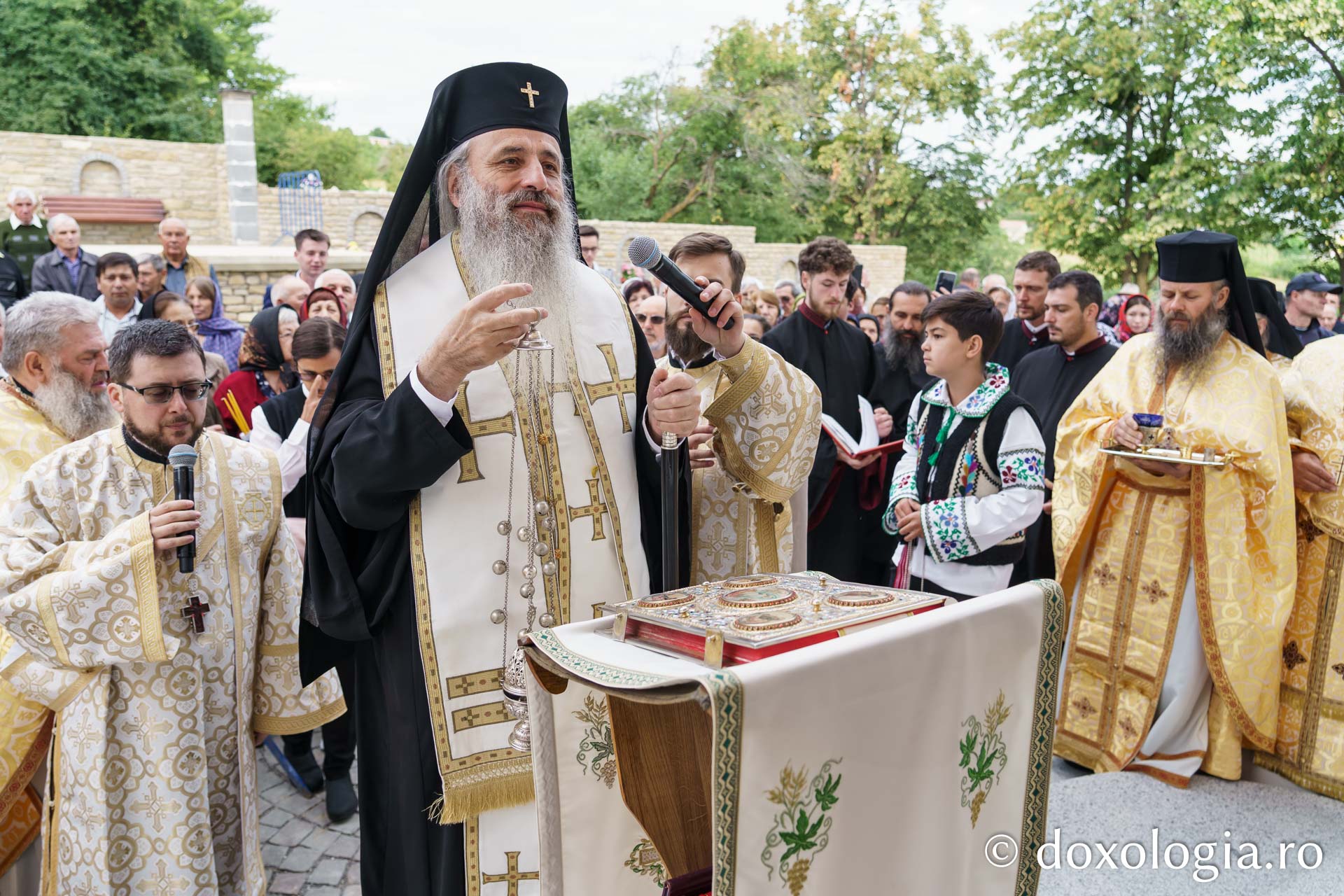 Biserica Parohiei Oneaga, ctitorie a schimonahiei Safta Brâncoveanu din 1856, a fost resfințită astăzi