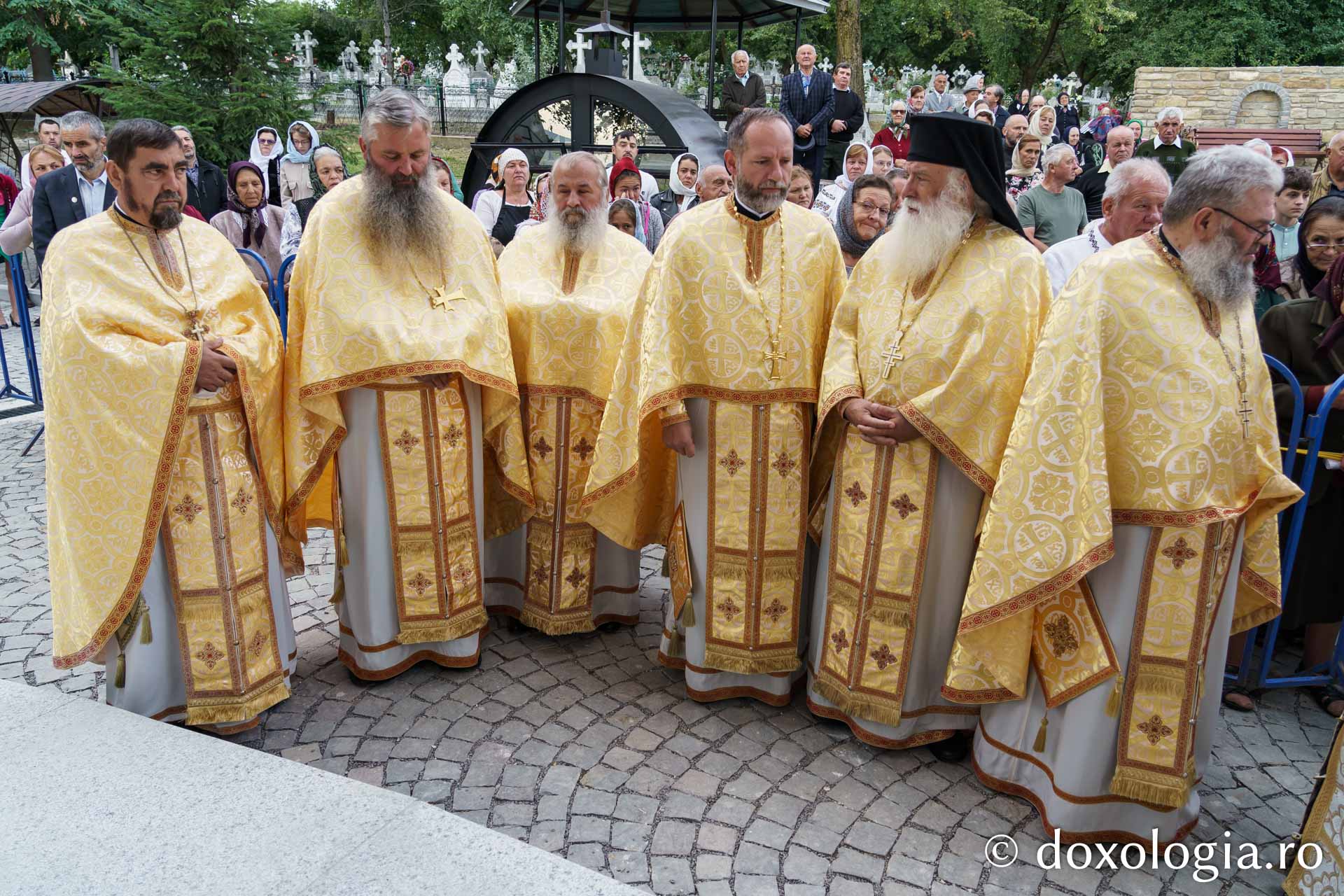 Biserica Parohiei Oneaga, ctitorie a schimonahiei Safta Brâncoveanu din 1856, a fost resfințită astăzi