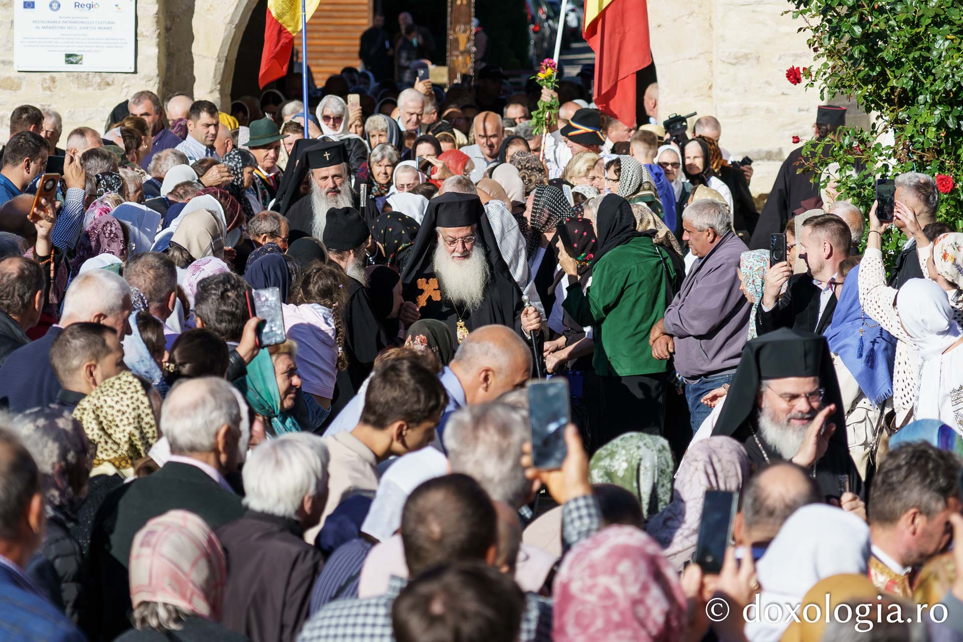Pelerini din întreaga țară la Mănăstirea Secu, de hramul Tăierii Capului Sfântului Ioan Botezătorul