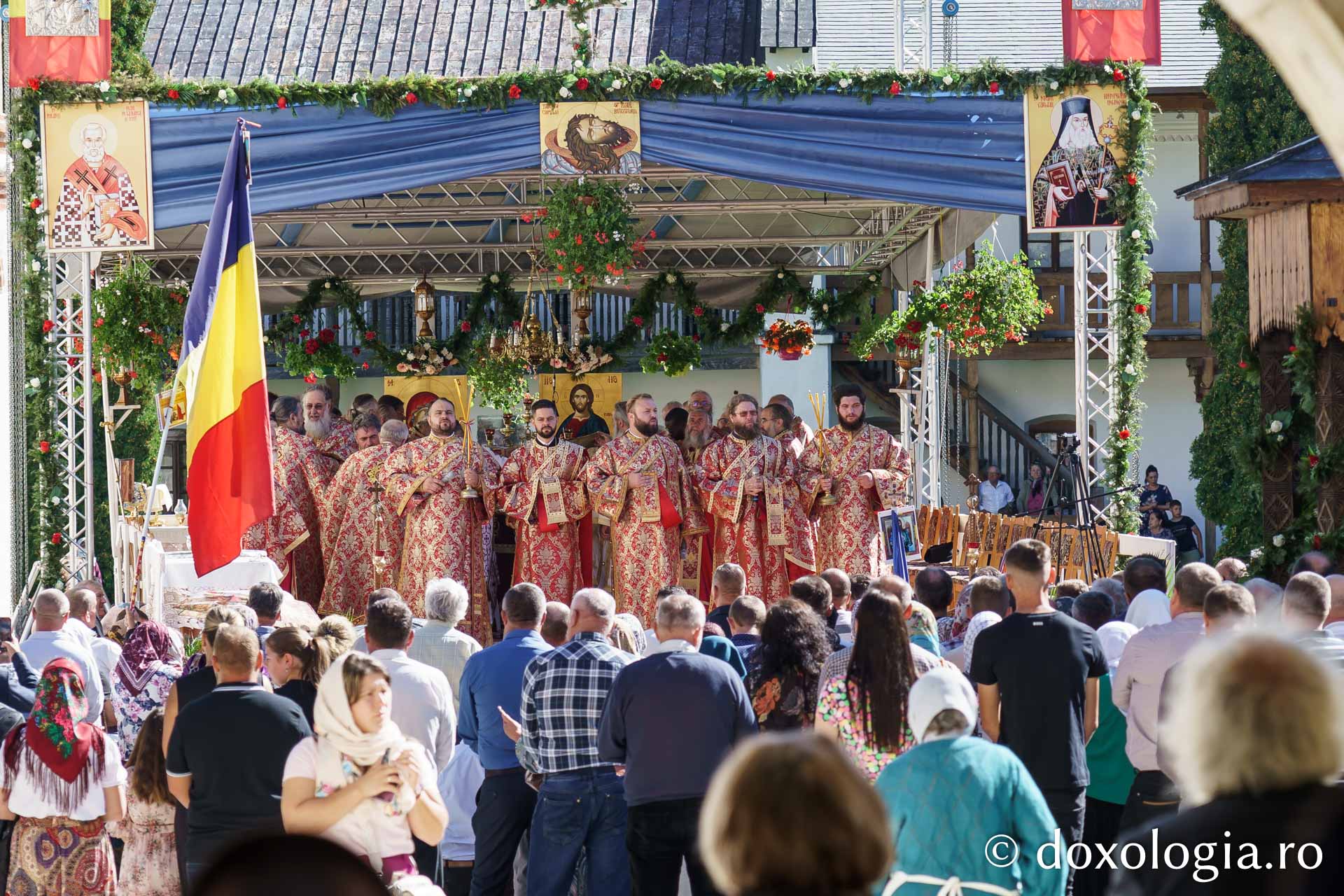 Pelerini din întreaga țară la Mănăstirea Secu, de hramul Tăierii Capului Sfântului Ioan Botezătorul