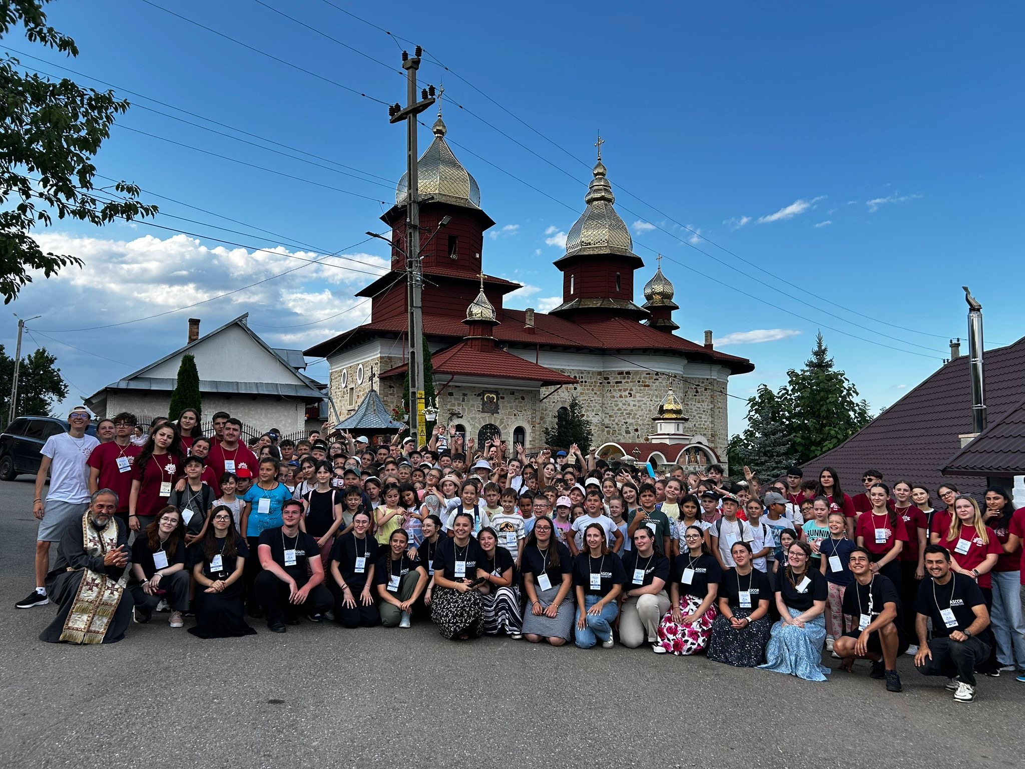 Tabăra „Dăruind vei dobândi” din Filioara – o săptămână de lumină, comuniune și prietenie la Filioara
