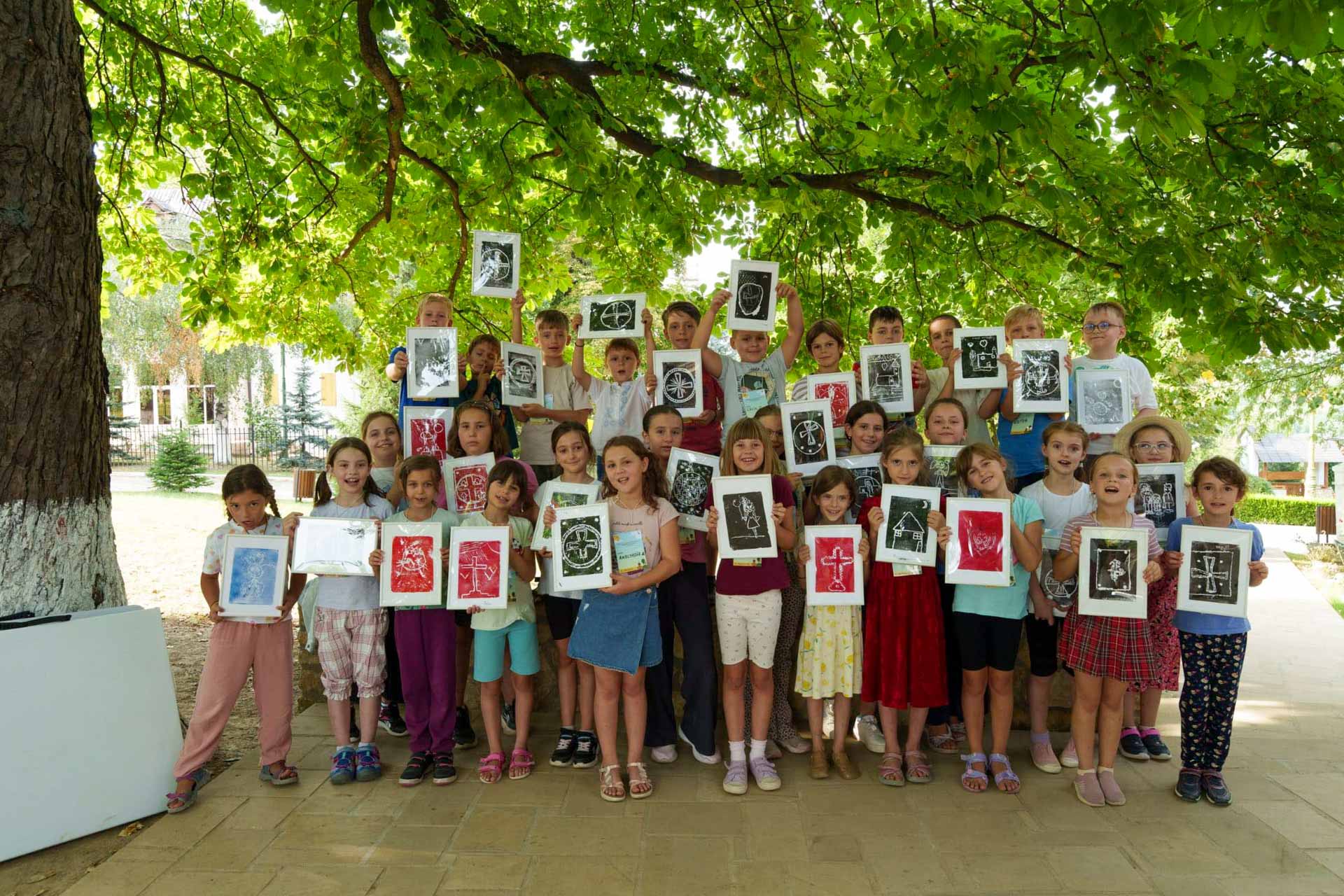 Copiii au redescoperit bucuria credinței la Tabăra „Aproape de Bucium”