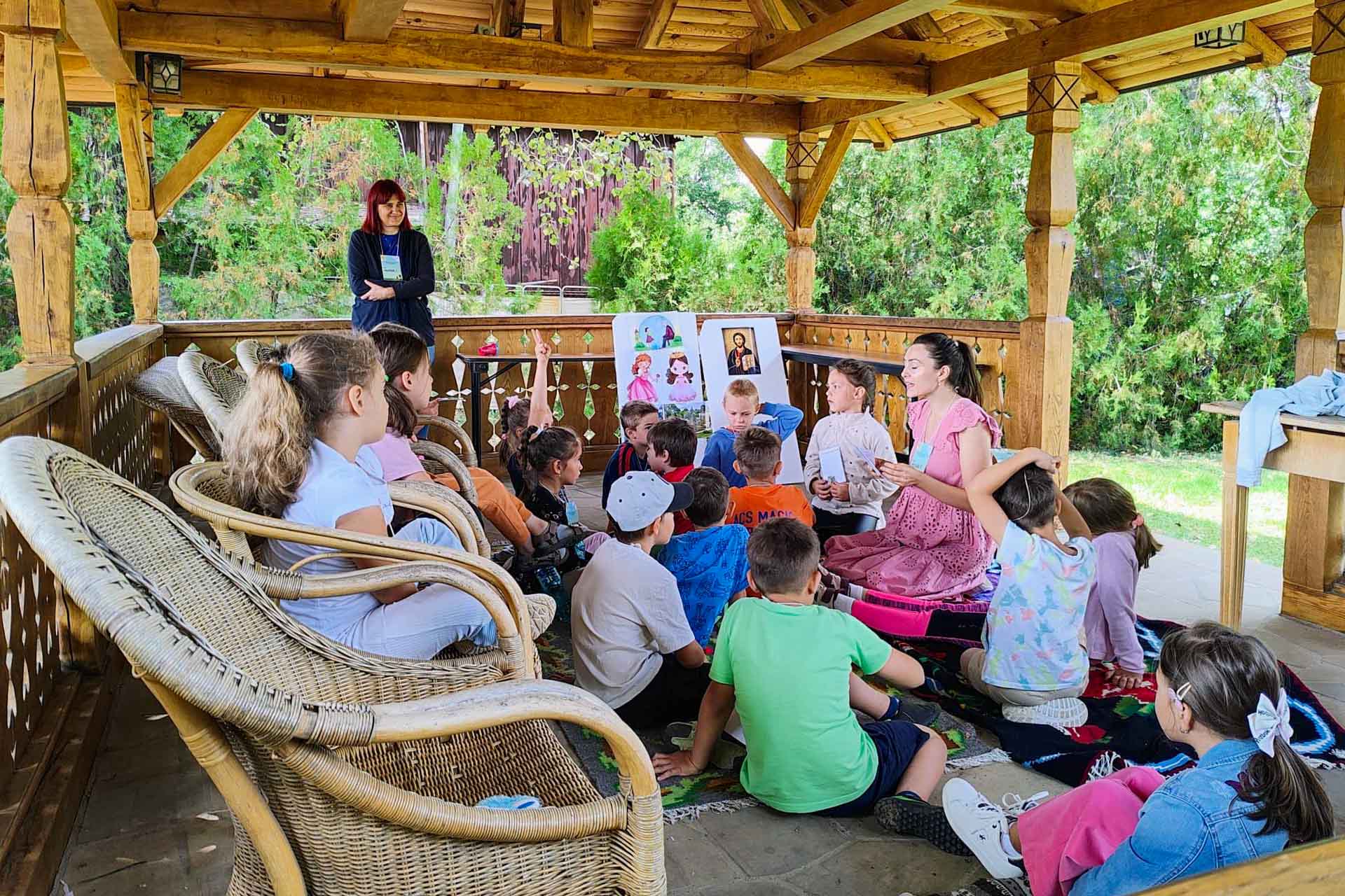 Copiii au redescoperit bucuria credinței la Tabăra „Aproape de Bucium”