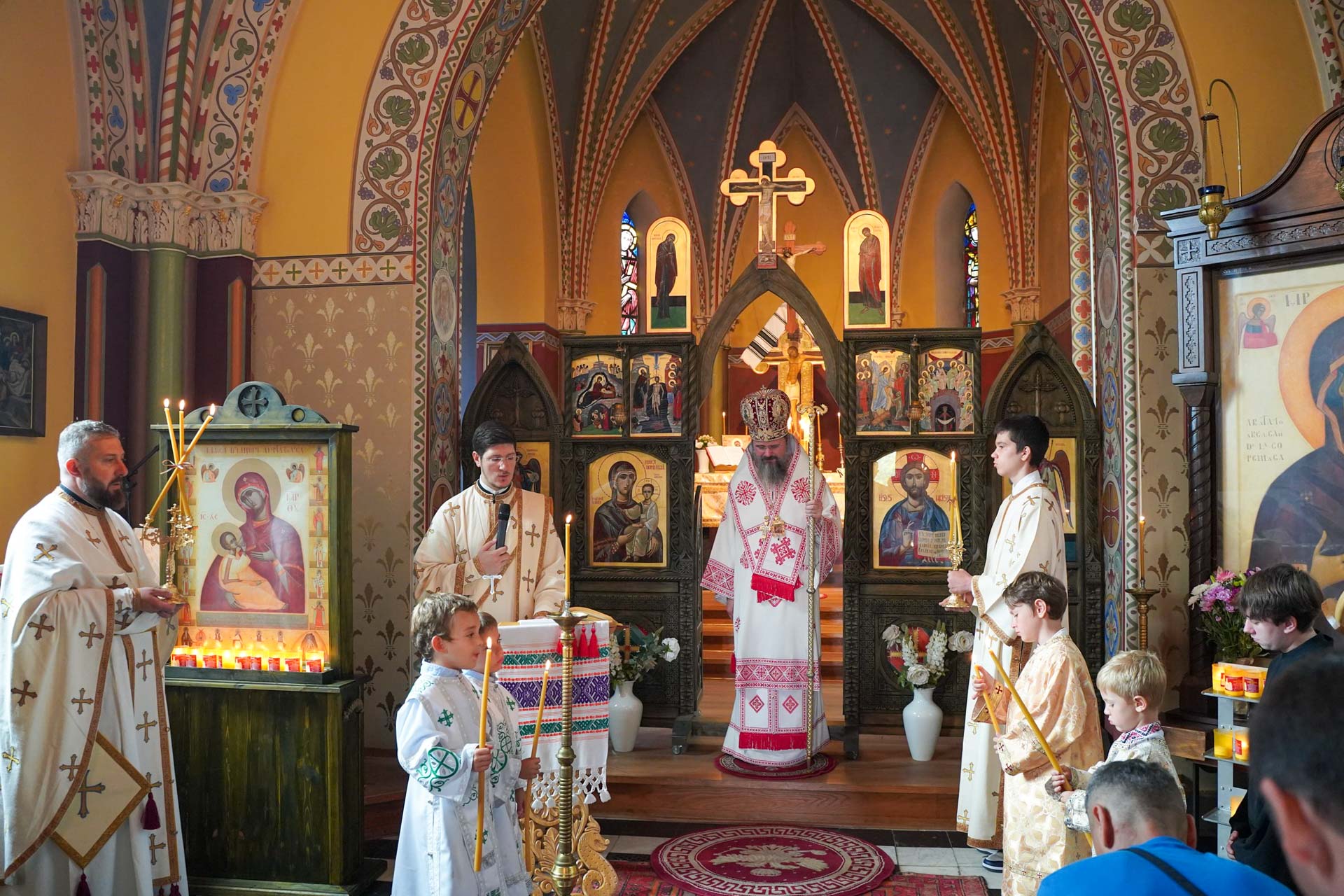 Episcopul Macarie i-a binecuvântat pe românii din nordul Europei