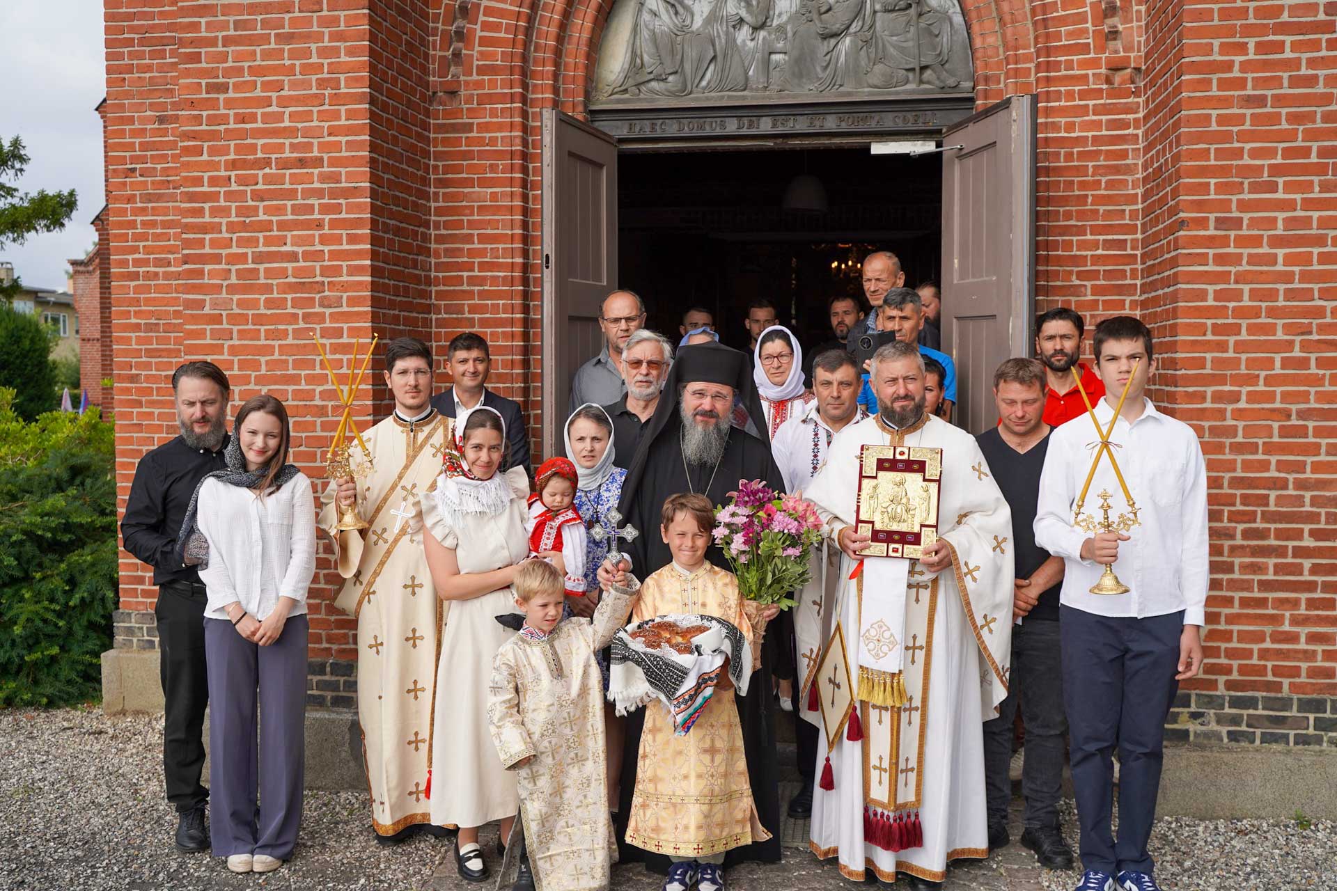 Episcopul Macarie i-a binecuvântat pe românii din nordul Europei