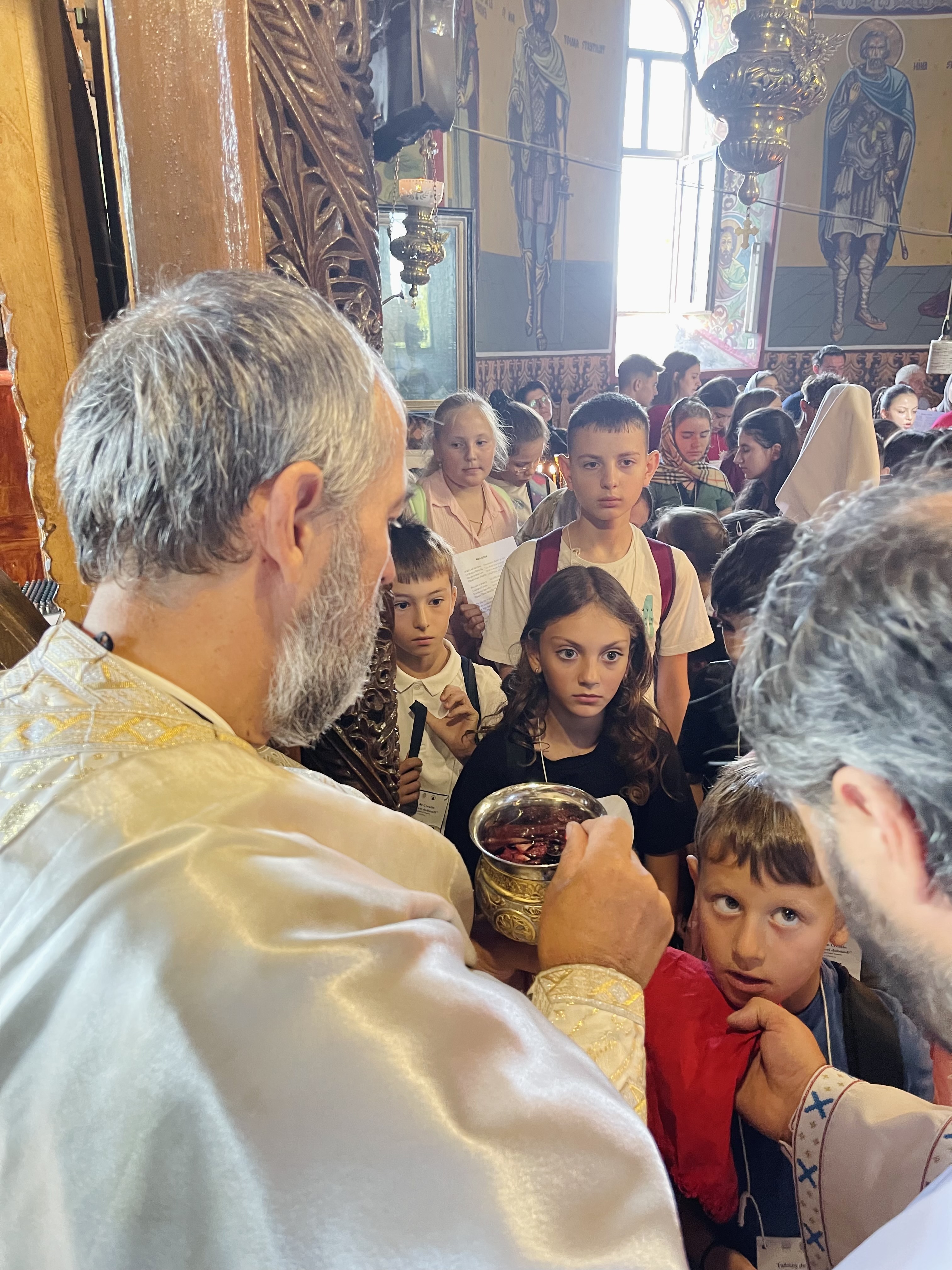 Tabăra „Dăruind vei dobândi” din Filioara – o săptămână de lumină, comuniune și prietenie la Filioara