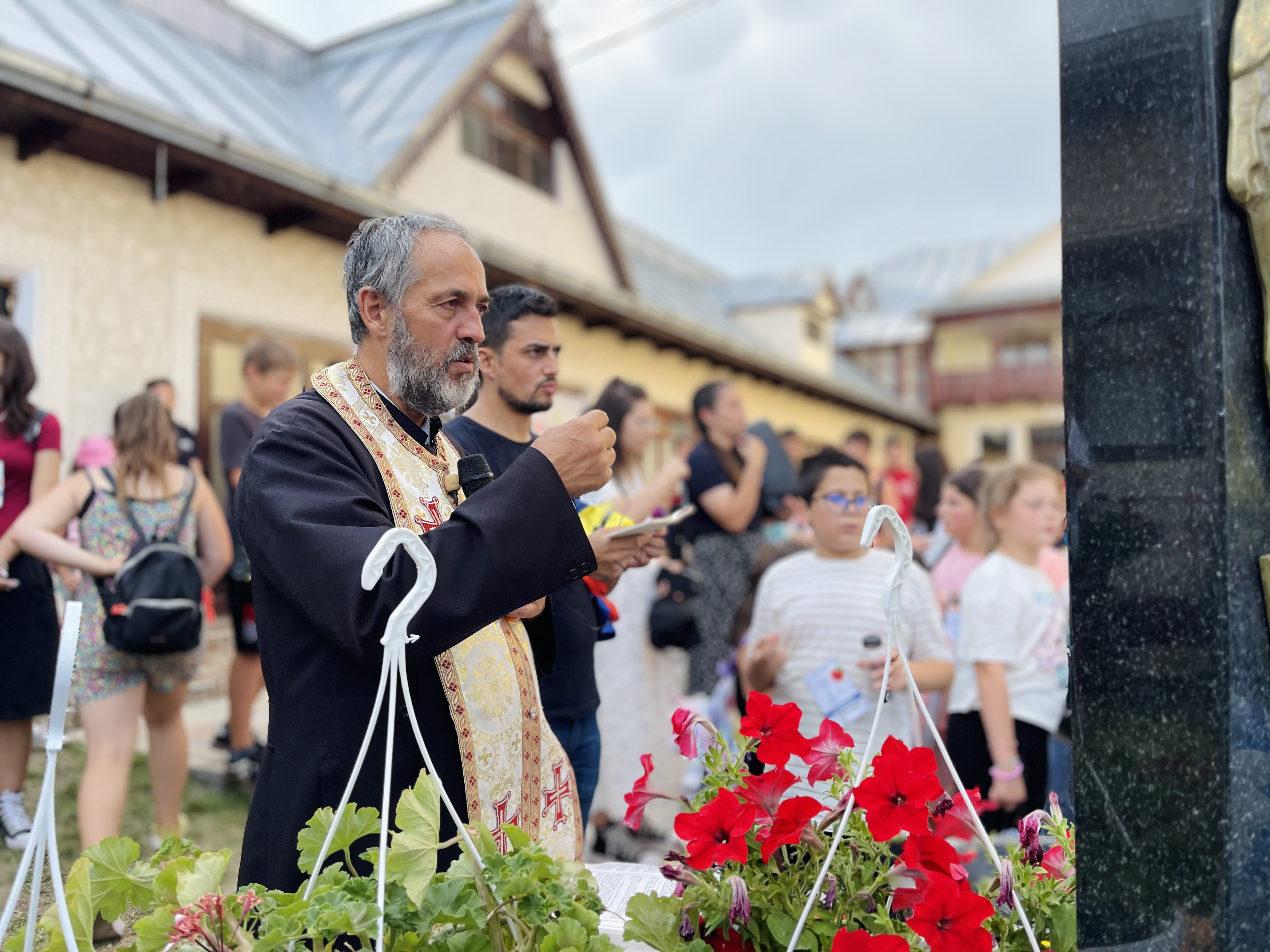 Tabăra „Dăruind vei dobândi” din Filioara – o săptămână de lumină, comuniune și prietenie la Filioara