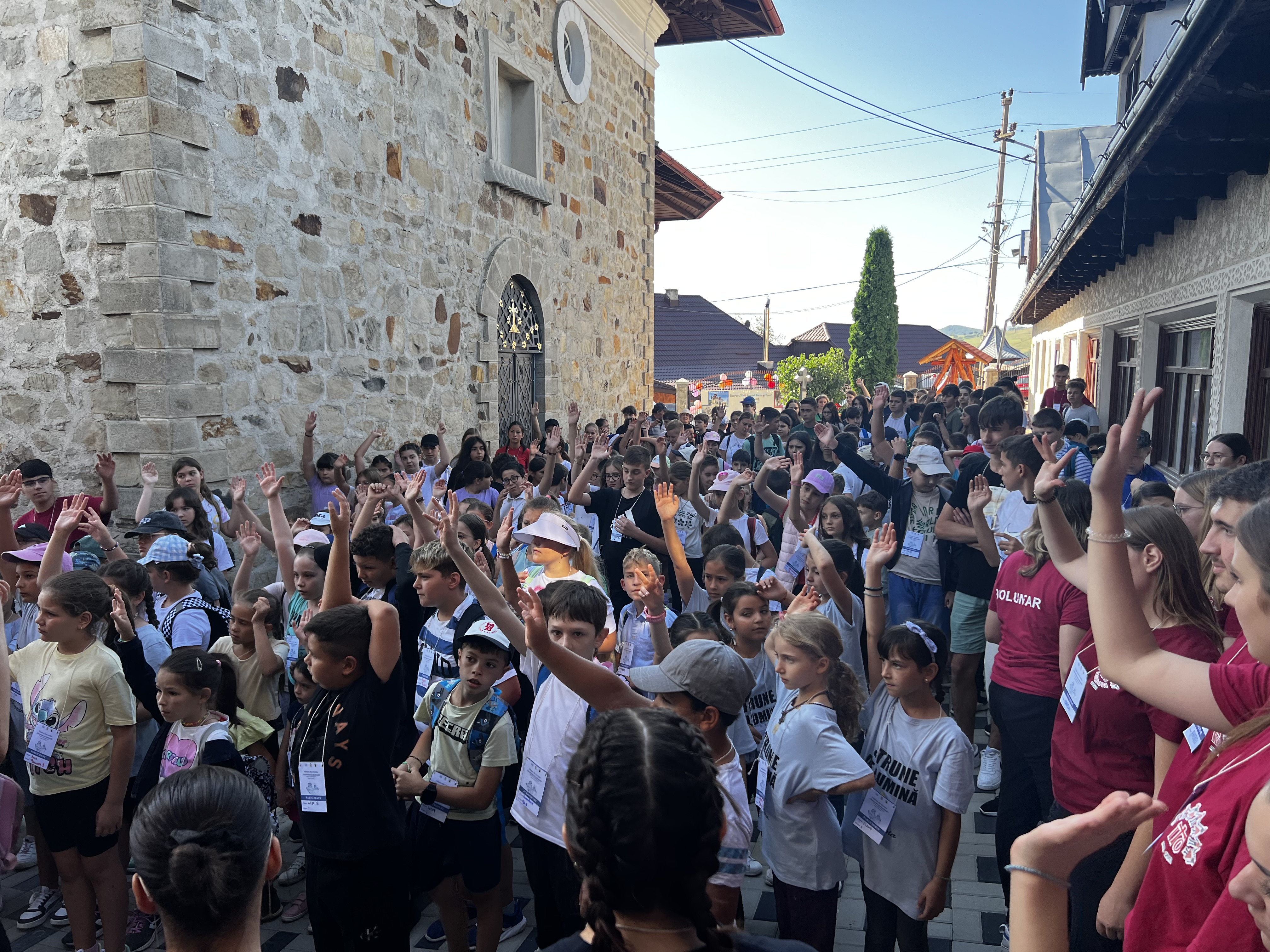 Tabăra „Dăruind vei dobândi” din Filioara – o săptămână de lumină, comuniune și prietenie la Filioara