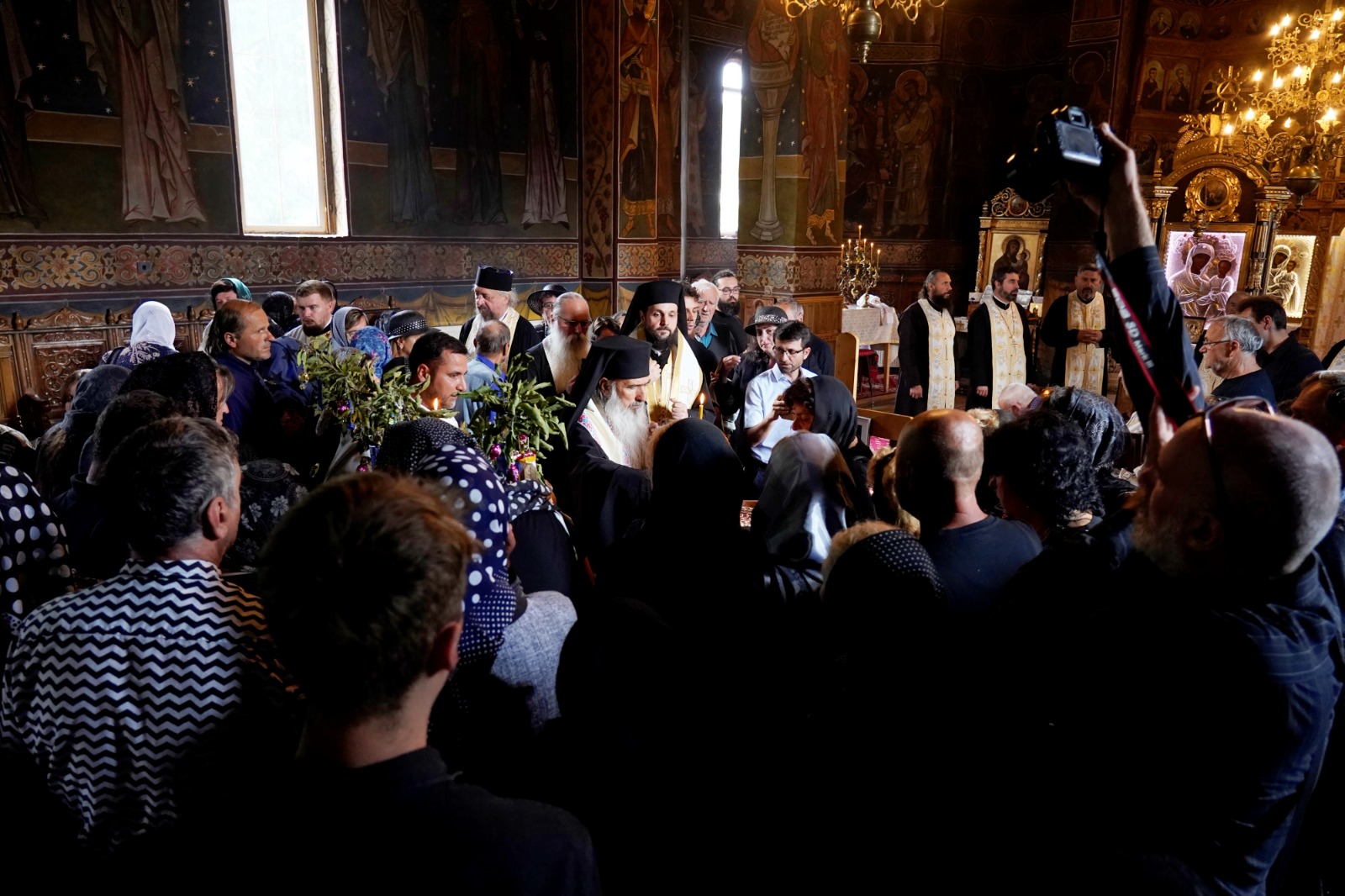 Părintele profesor Ioan Caraza a fost înhumat la Farcașa