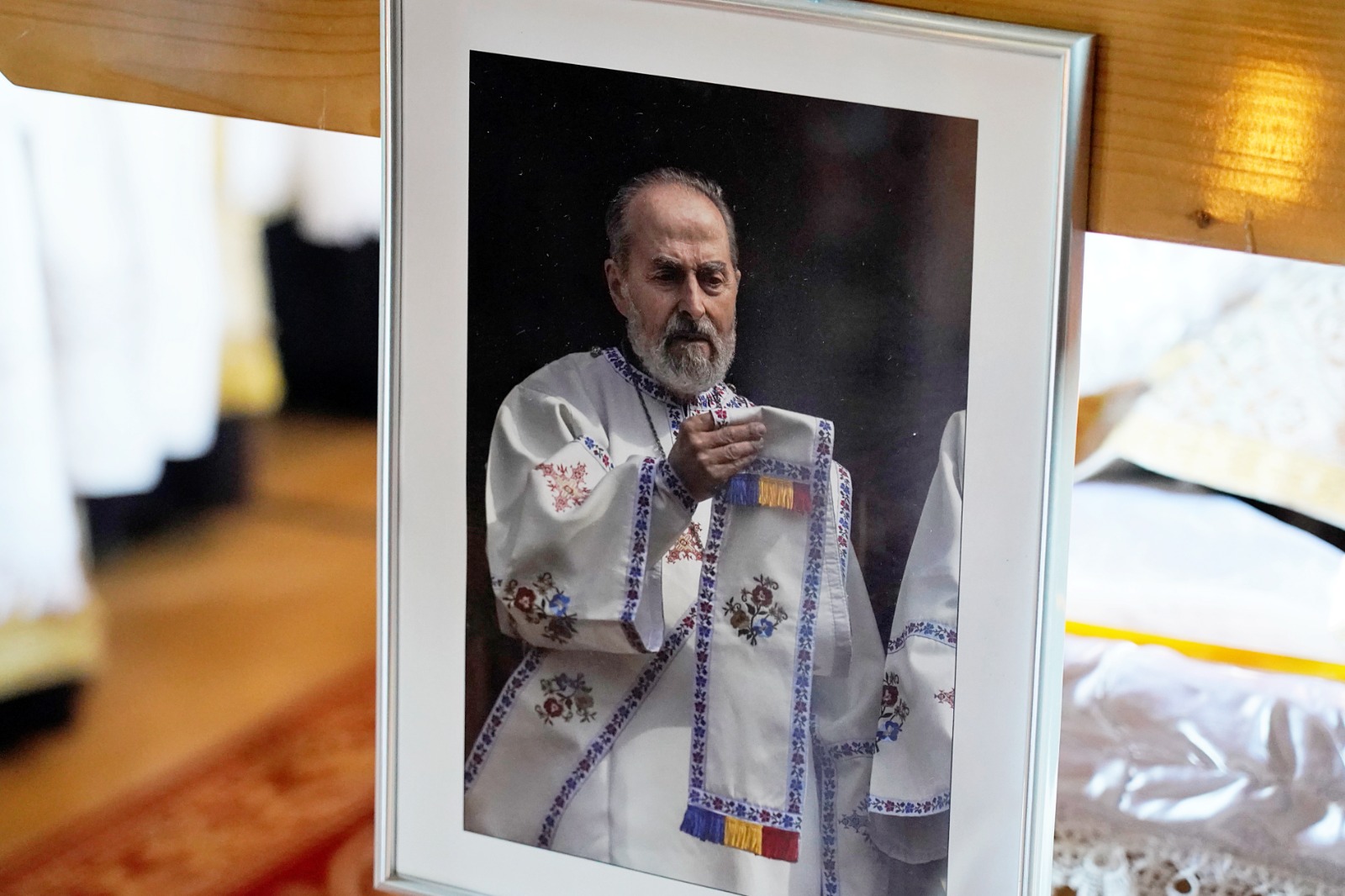 Părintele profesor Ioan Caraza a fost înhumat la Farcașa