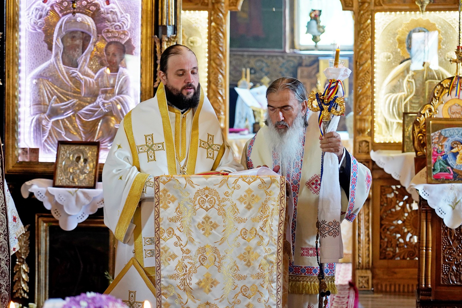 Părintele profesor Ioan Caraza a fost înhumat la Farcașa