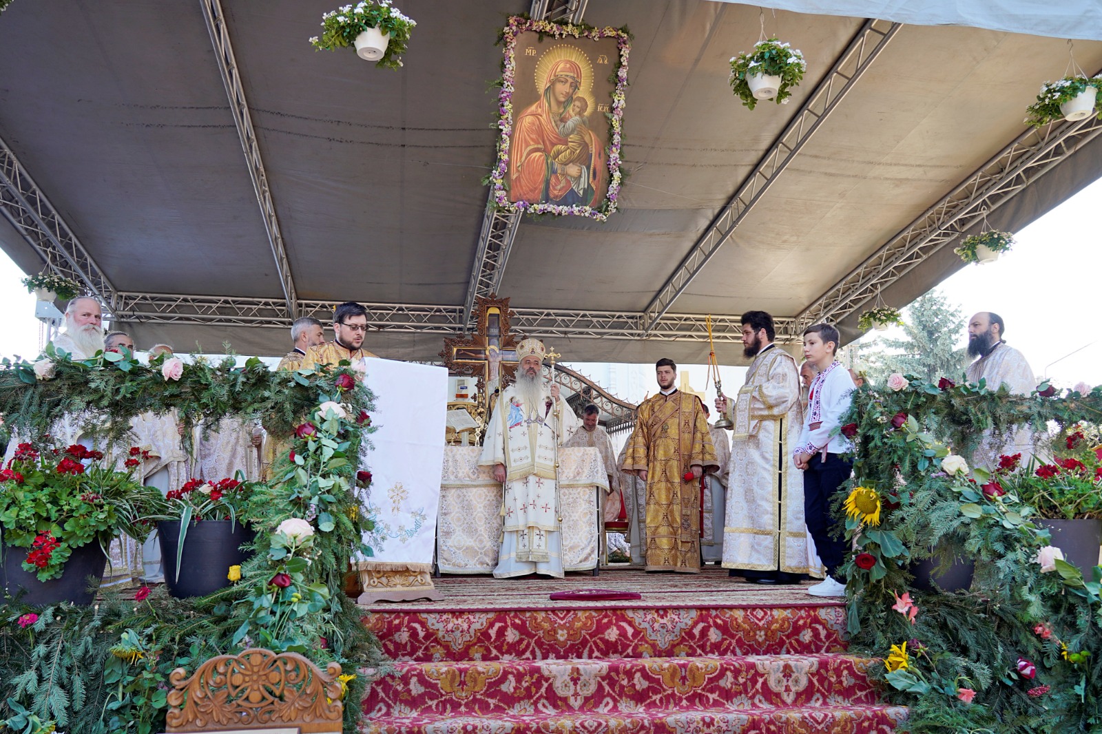 Foto: Flavius Popa (Video) S-au împlinit 150 de ani de la sfințirea Bisericii „Adormirea Maicii Domnului” din Târgu Neamț